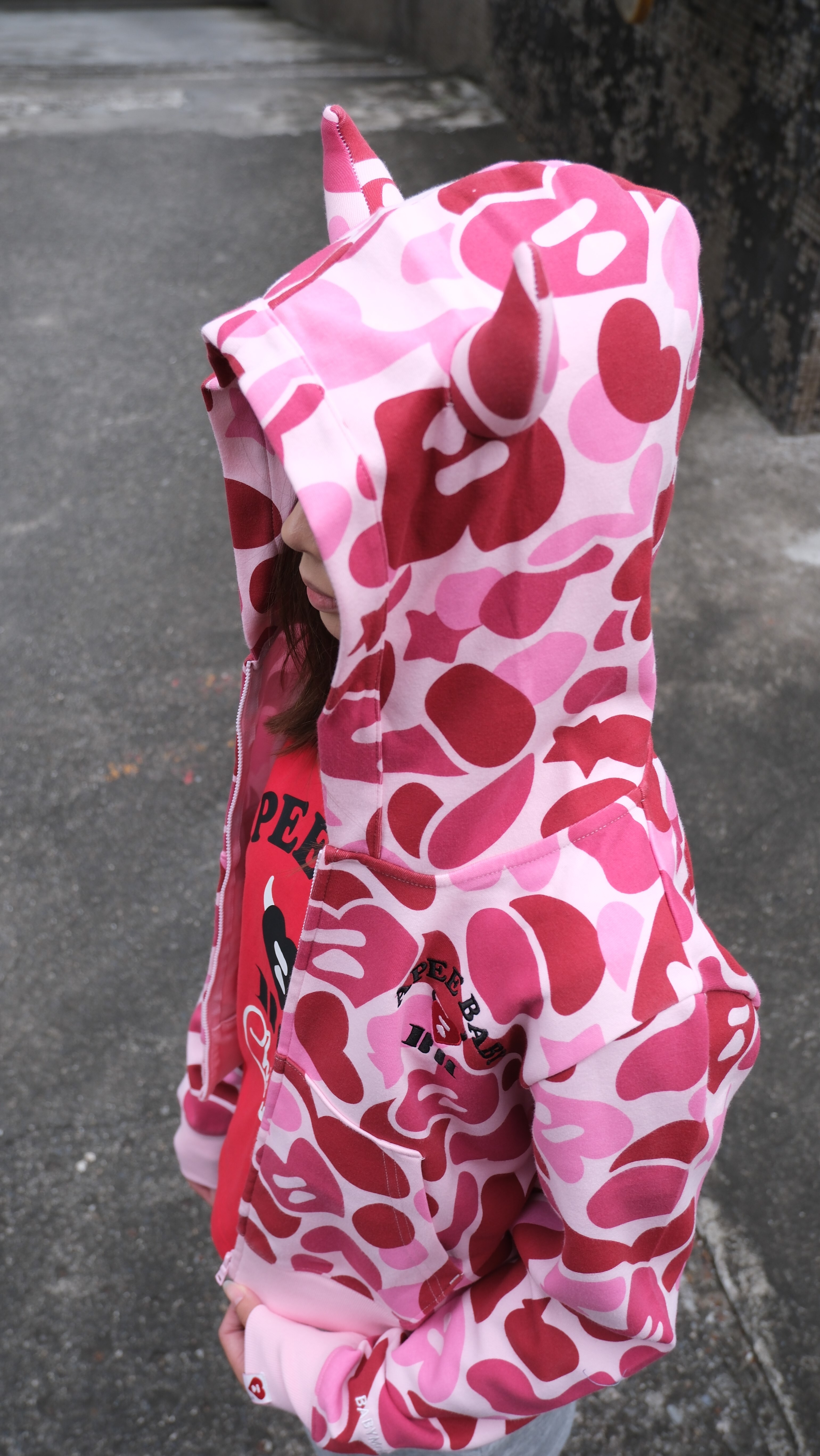 APEE x BABYMONSTER 聯名 ABC 迷彩 拉鍊連帽外套 CM23215901