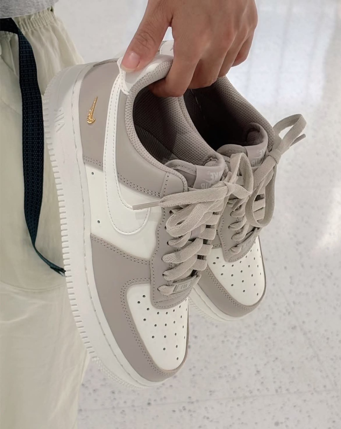 【預購】Nike Air Force  1 小金勾 燕麥色 米白色 女鞋 IV5197-200