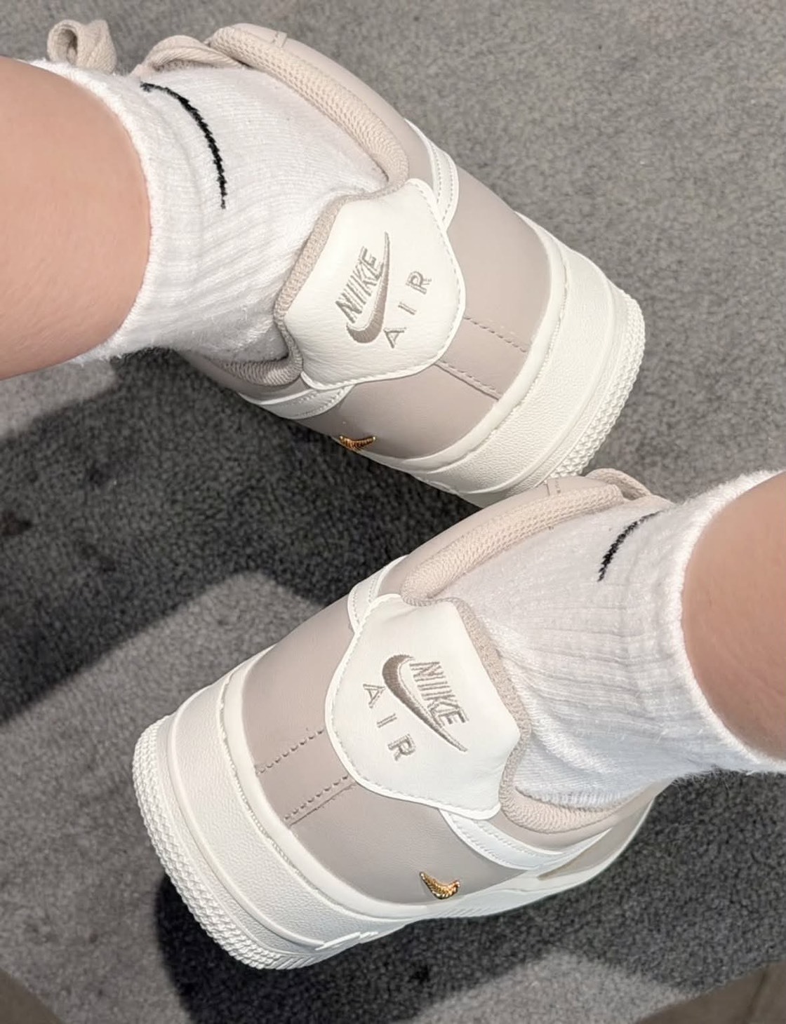 【預購】Nike Air Force  1 小金勾 燕麥色 米白色 女鞋 IV5197-200
