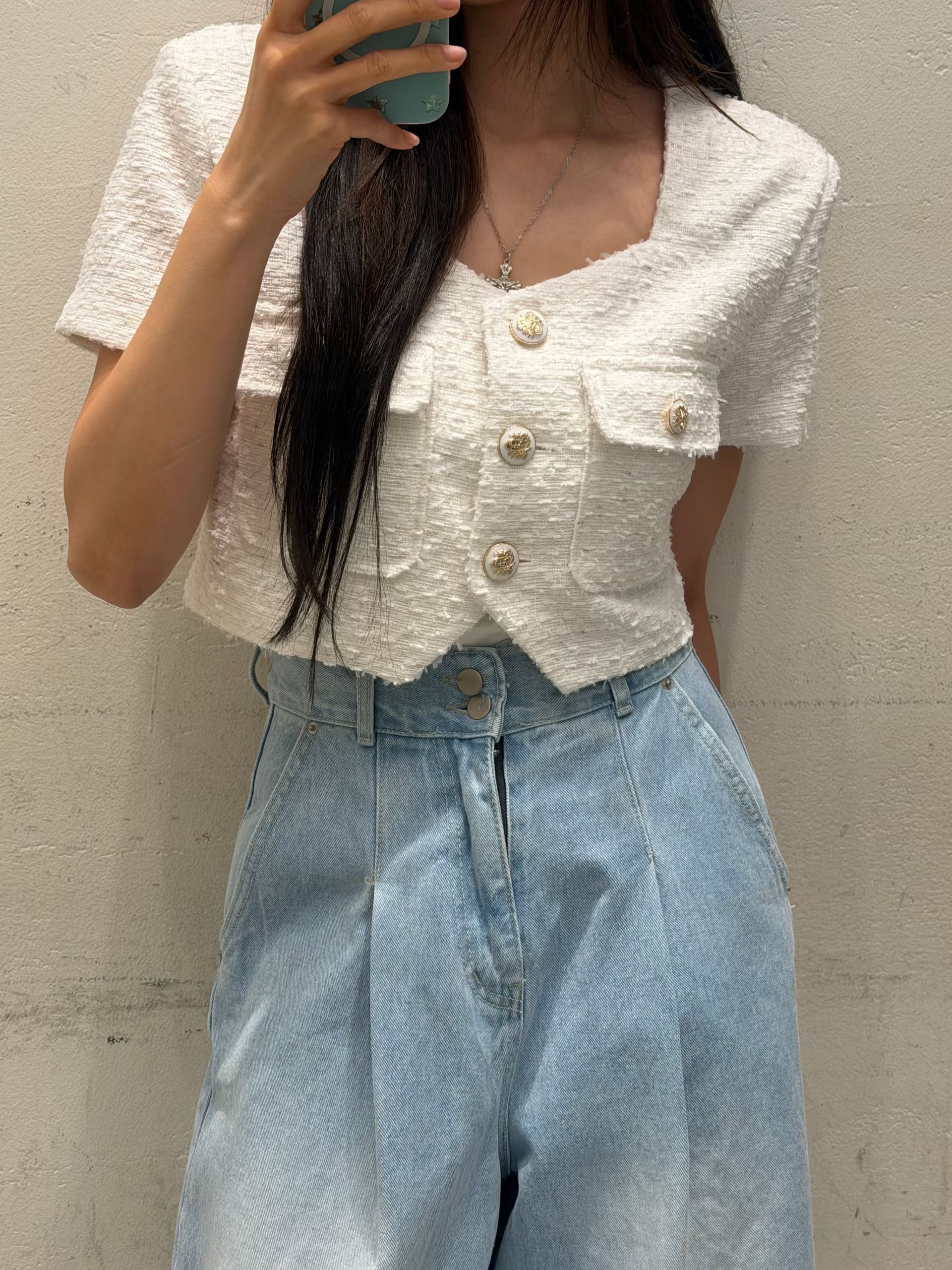 三釦短版小香外套