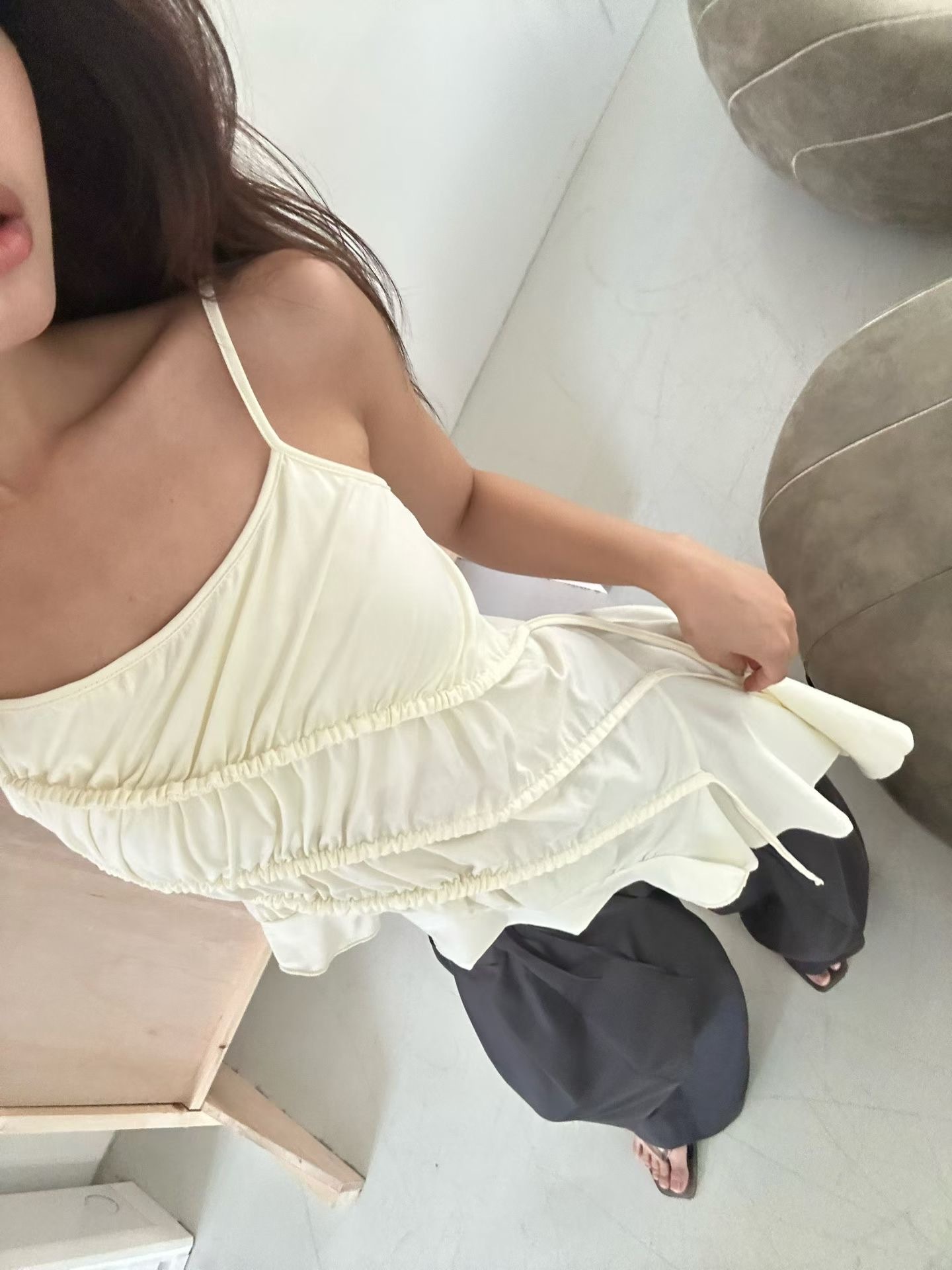 吊帶斜長版抓褶背心