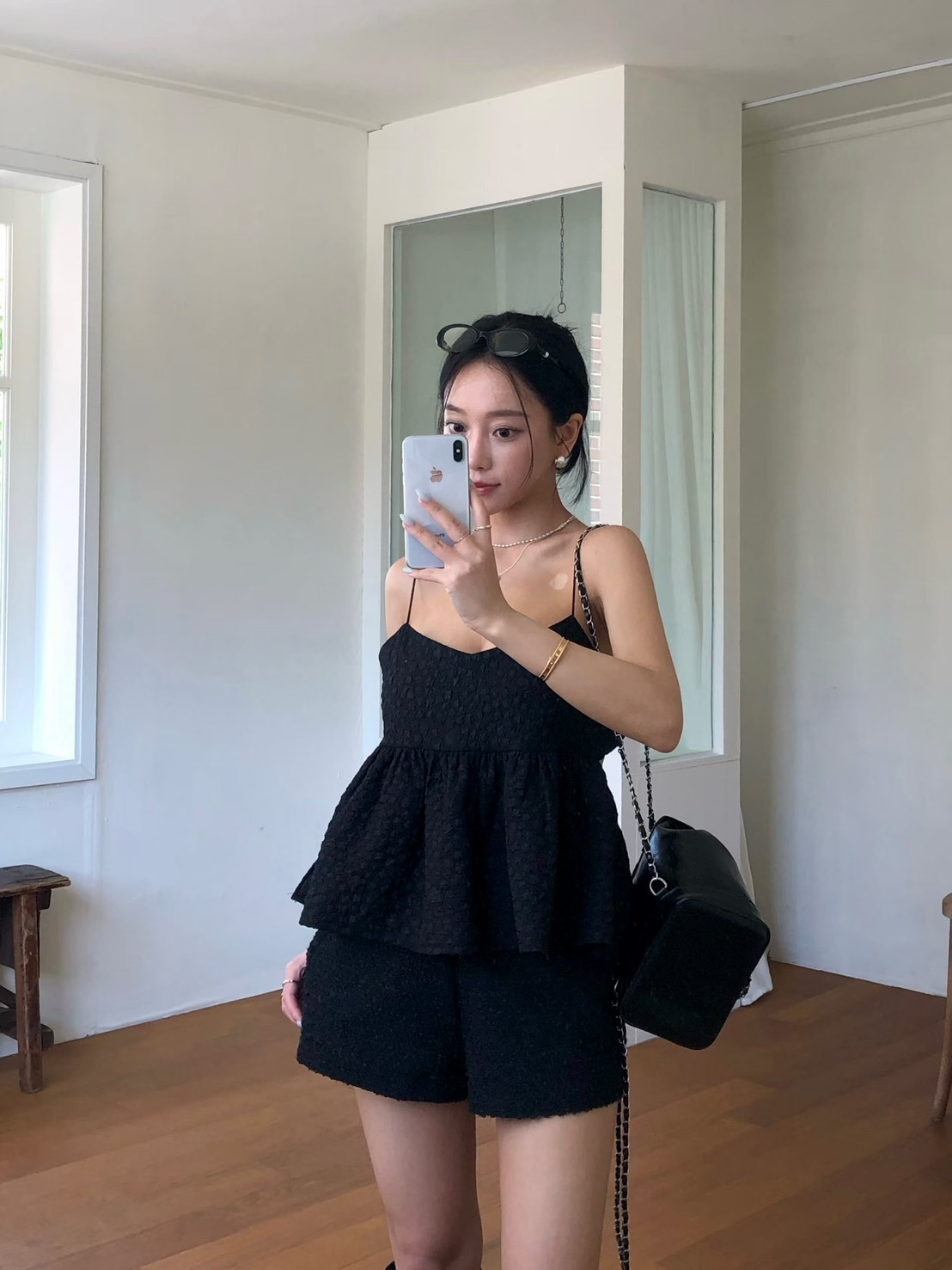 黑色美背洞傘背心