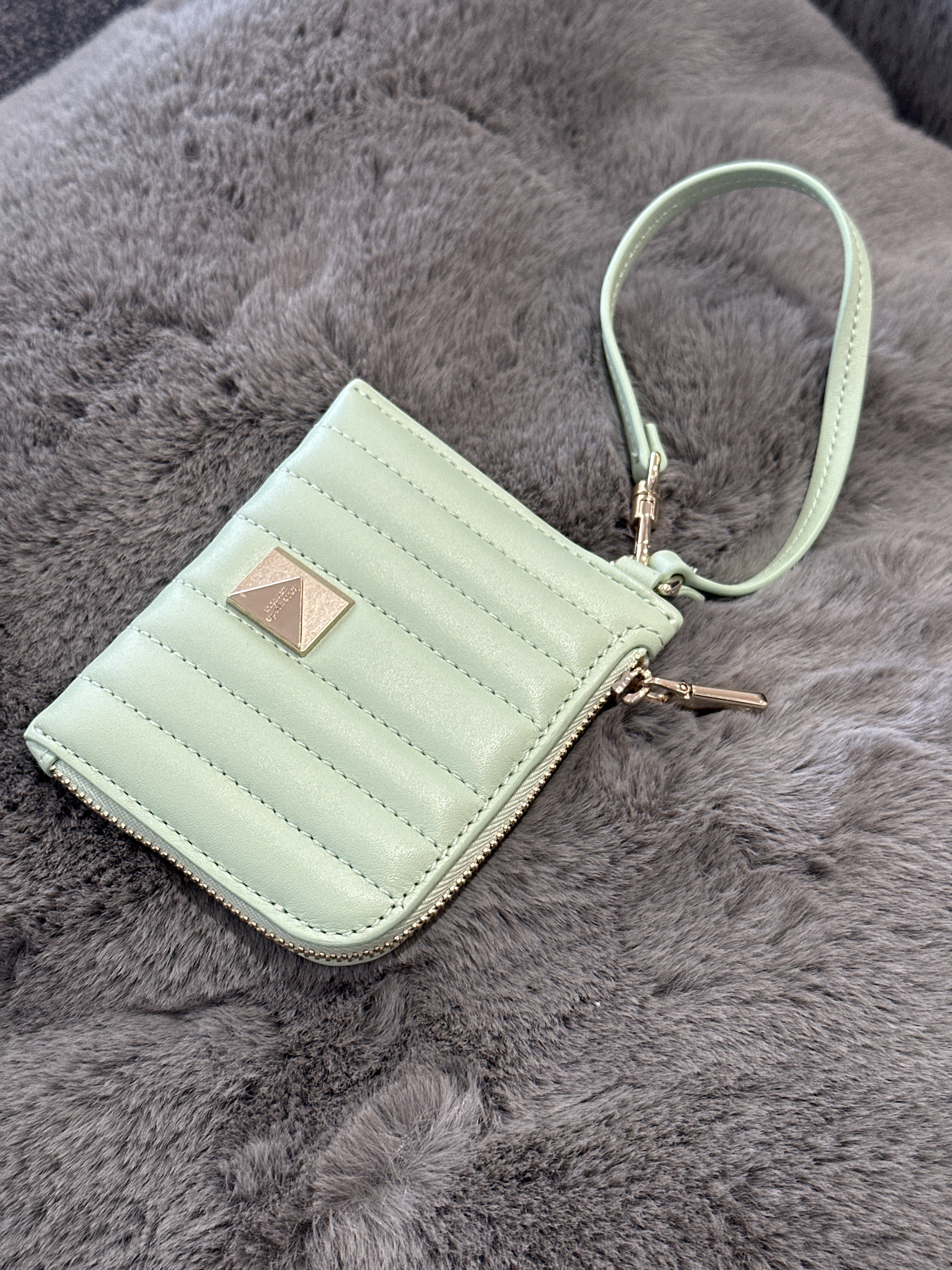 UQ03 KS 專門店 薄荷綠色壓線拉鏈卡包 Deco Quilted Card Case Wristlet