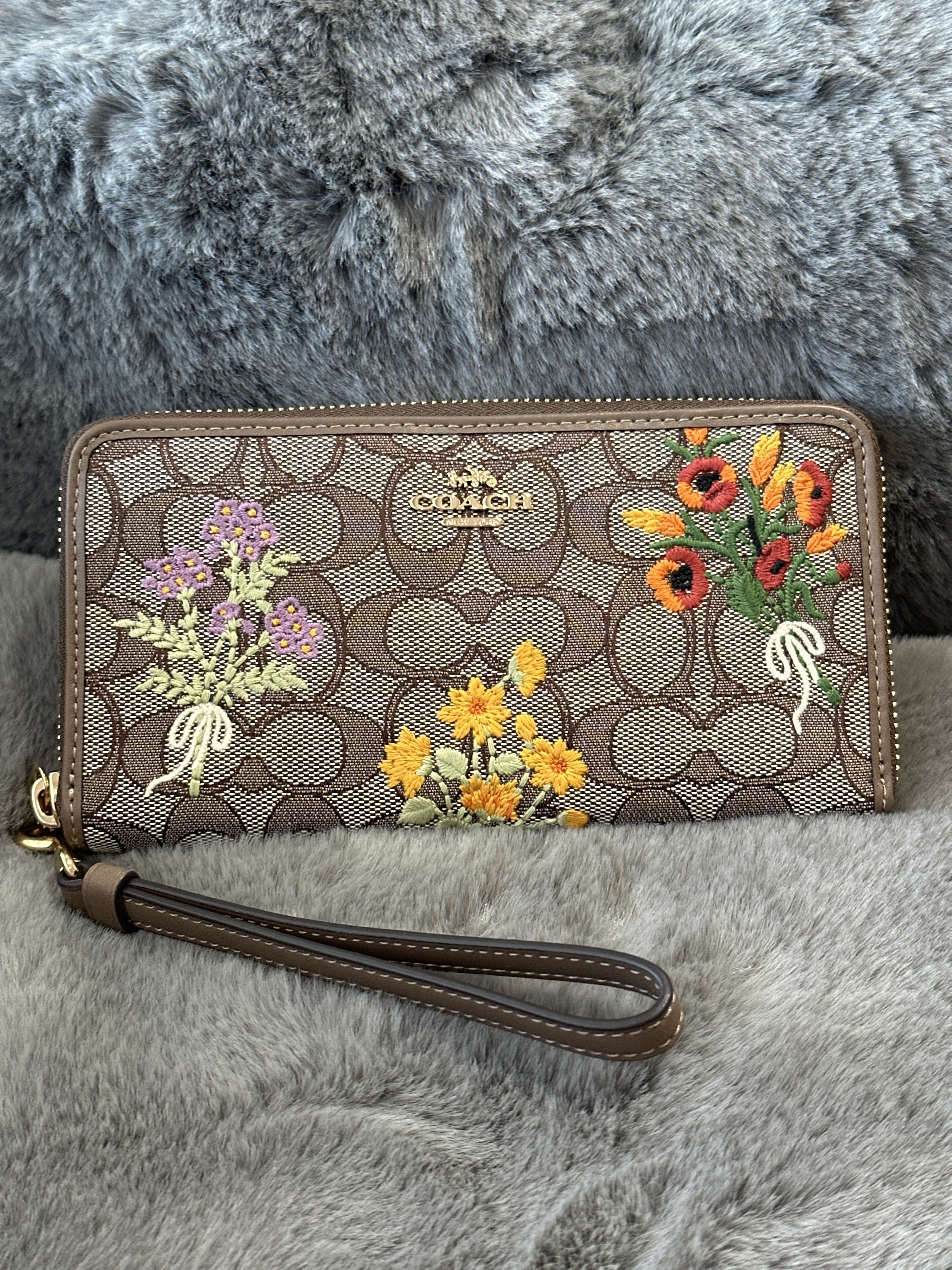 UQ11 CO 繍花LOGO拉鏈長銀包Long Zip Around Wallet In Signature Jacquard With Floral Embroidery