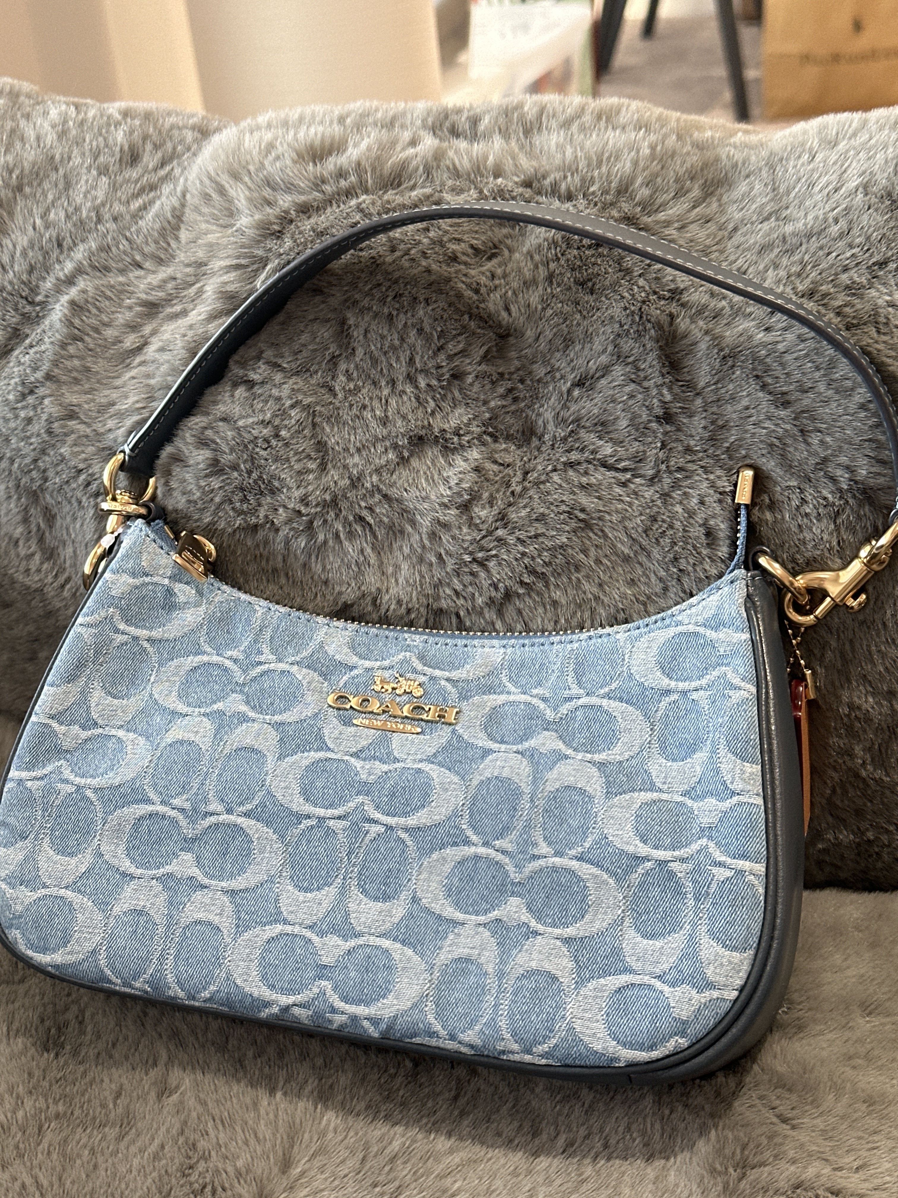 UQ16 CO 牛仔布LOGO手提袋連活動肩帶Teri Shoulder Bag In Signature Denim