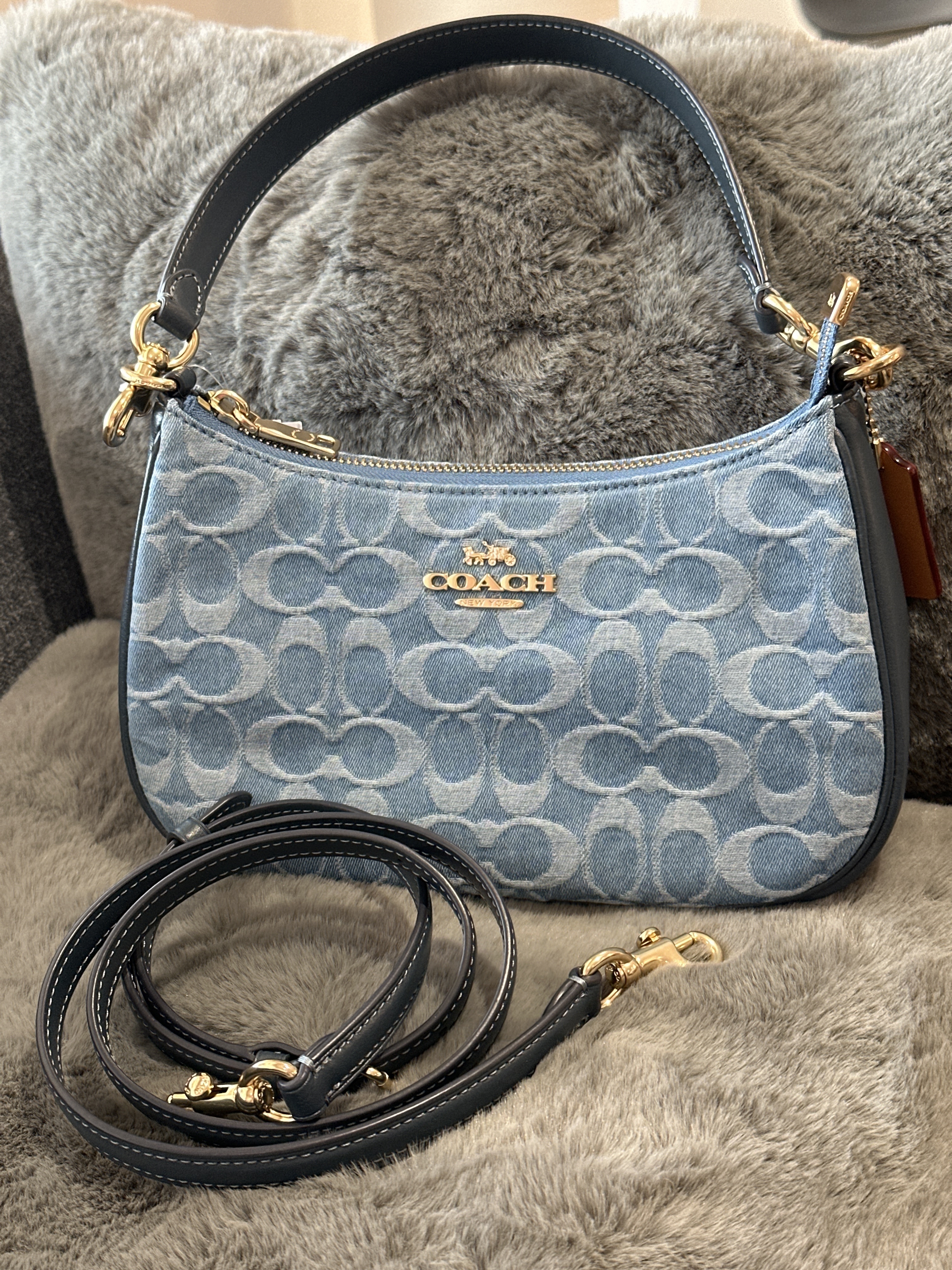 UQ16 CO 牛仔布LOGO手提袋連活動肩帶Teri Shoulder Bag In Signature Denim