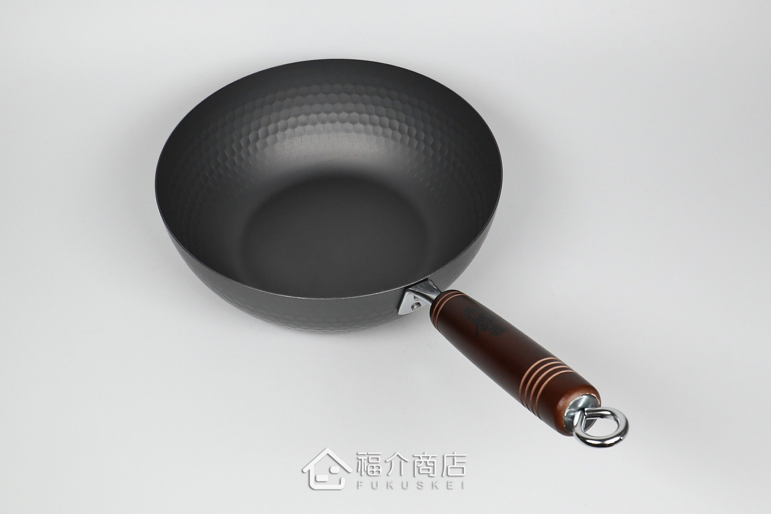 木柄手把的窒化鐵炒鍋