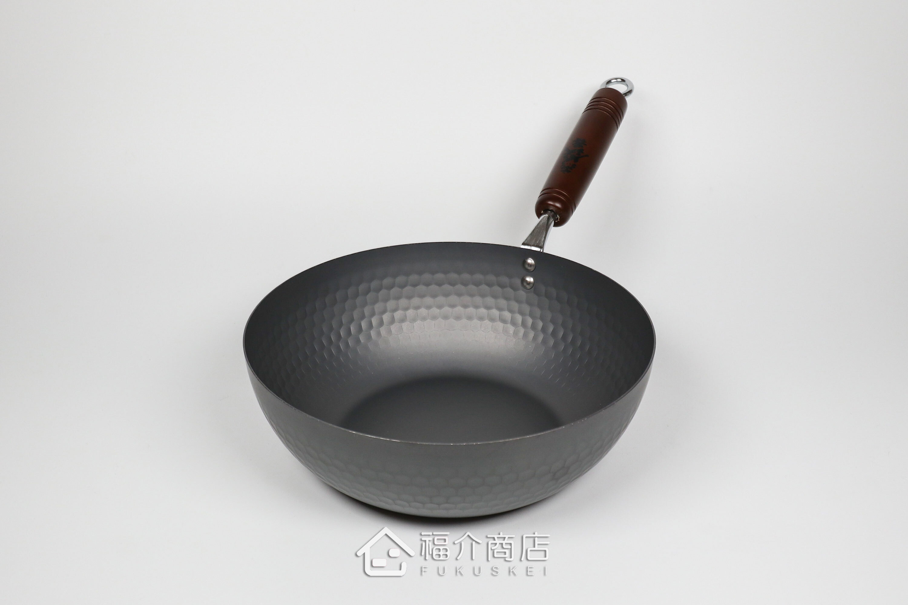 木柄手把的窒化鐵炒鍋