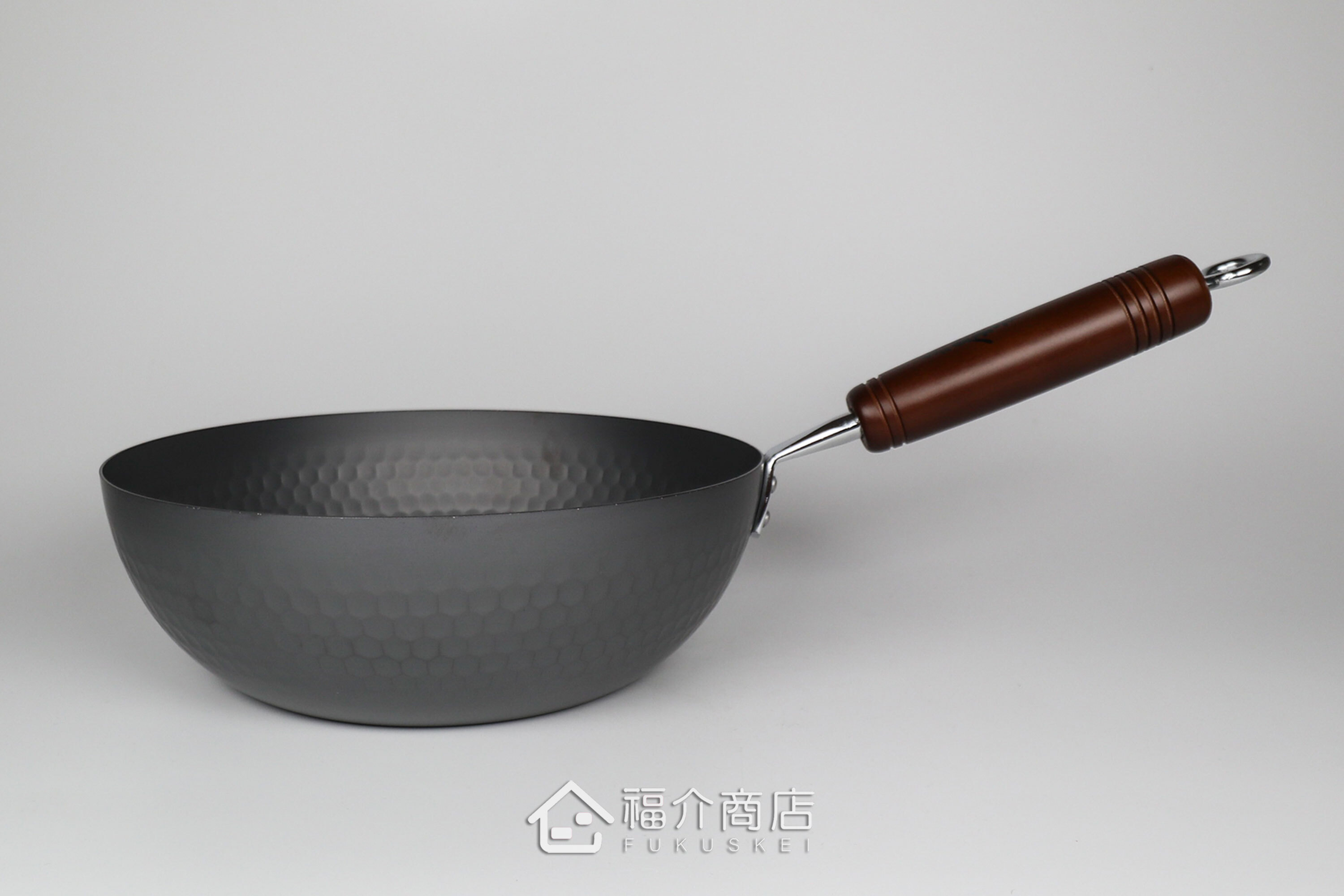 木柄手把的窒化鐵炒鍋