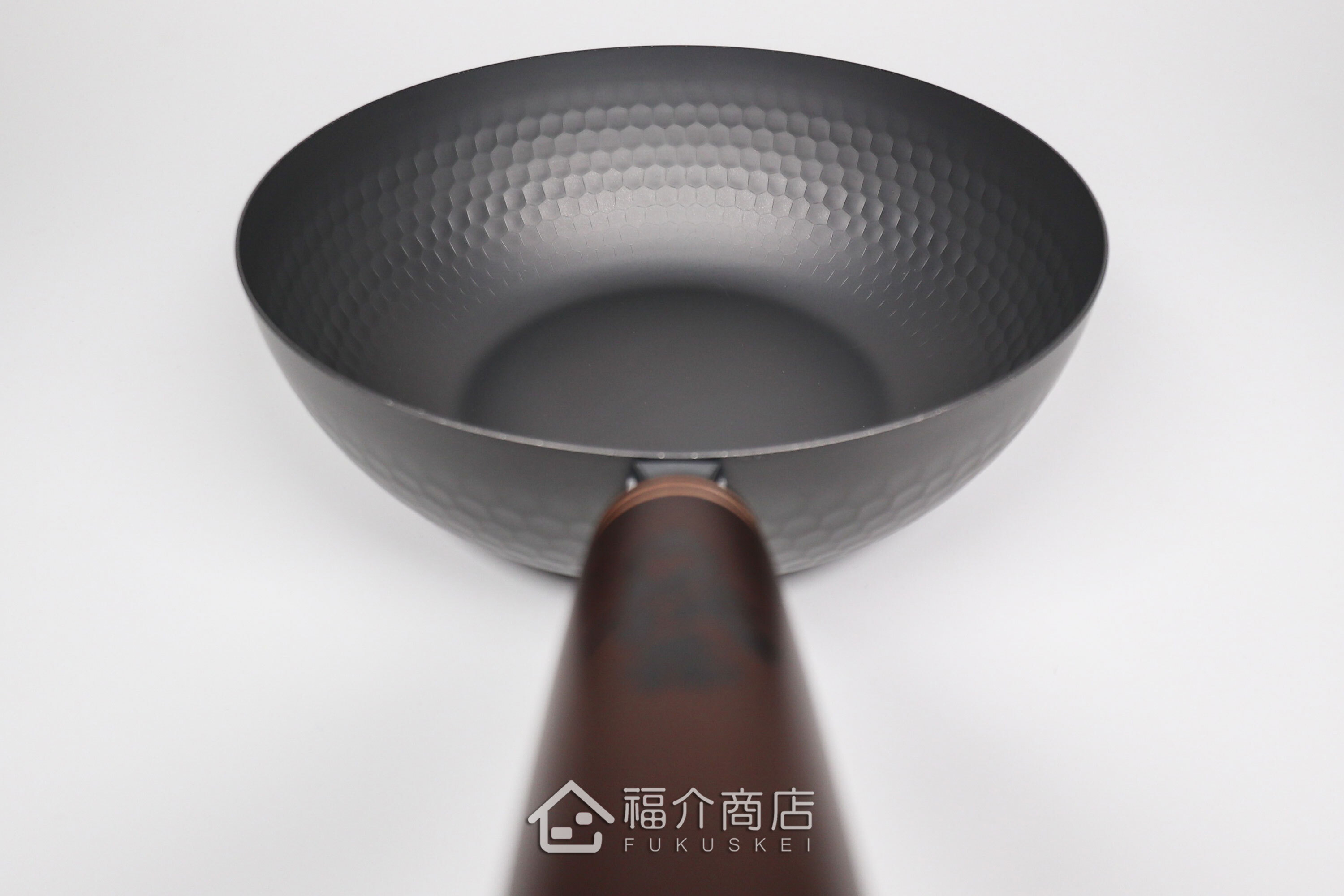 木柄手把的窒化鐵炒鍋