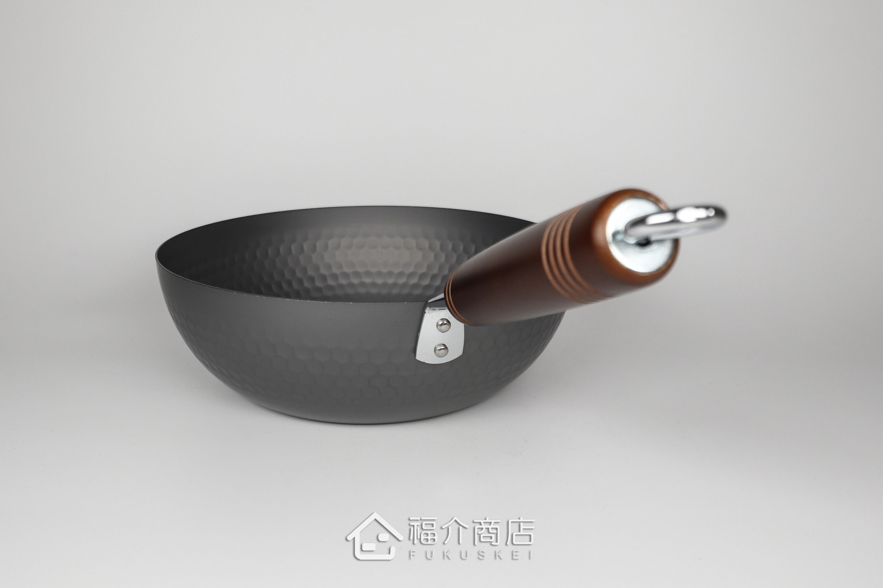 木柄手把的窒化鐵炒鍋