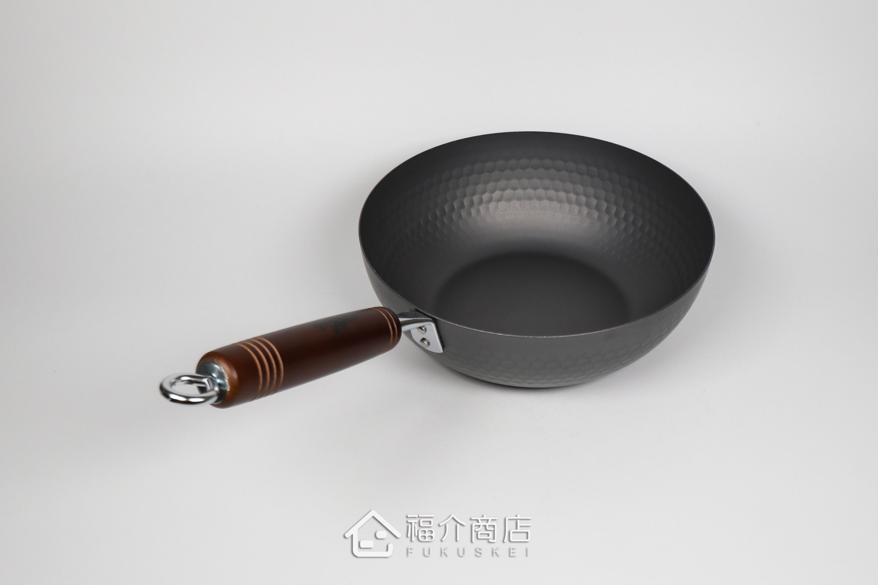 木柄手把的窒化鐵炒鍋