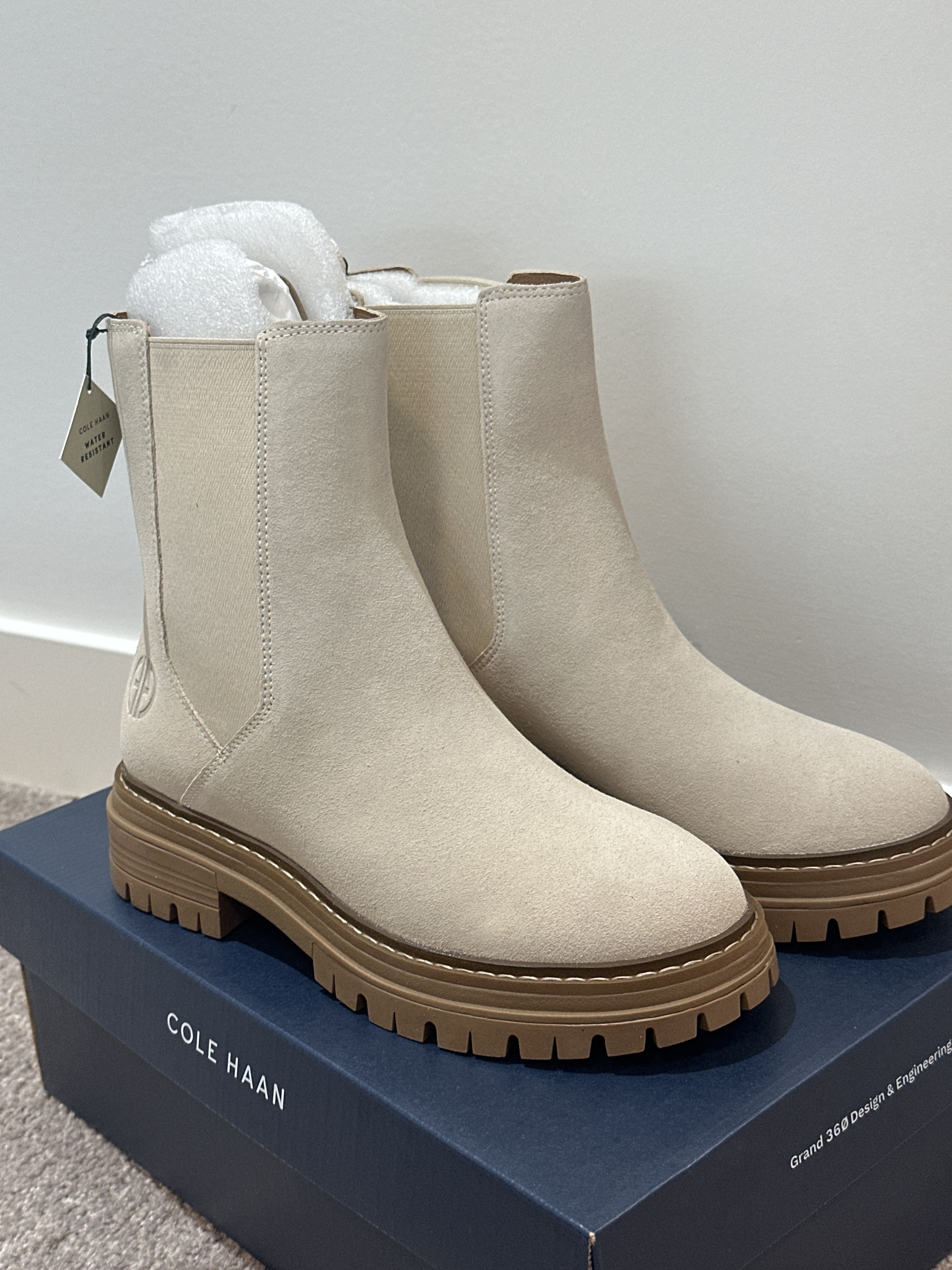 UQ70 Cole Haan 女裝 杏色麂皮短靴 Tahoe Featherfeel Chelsea Boot (US 6.5)