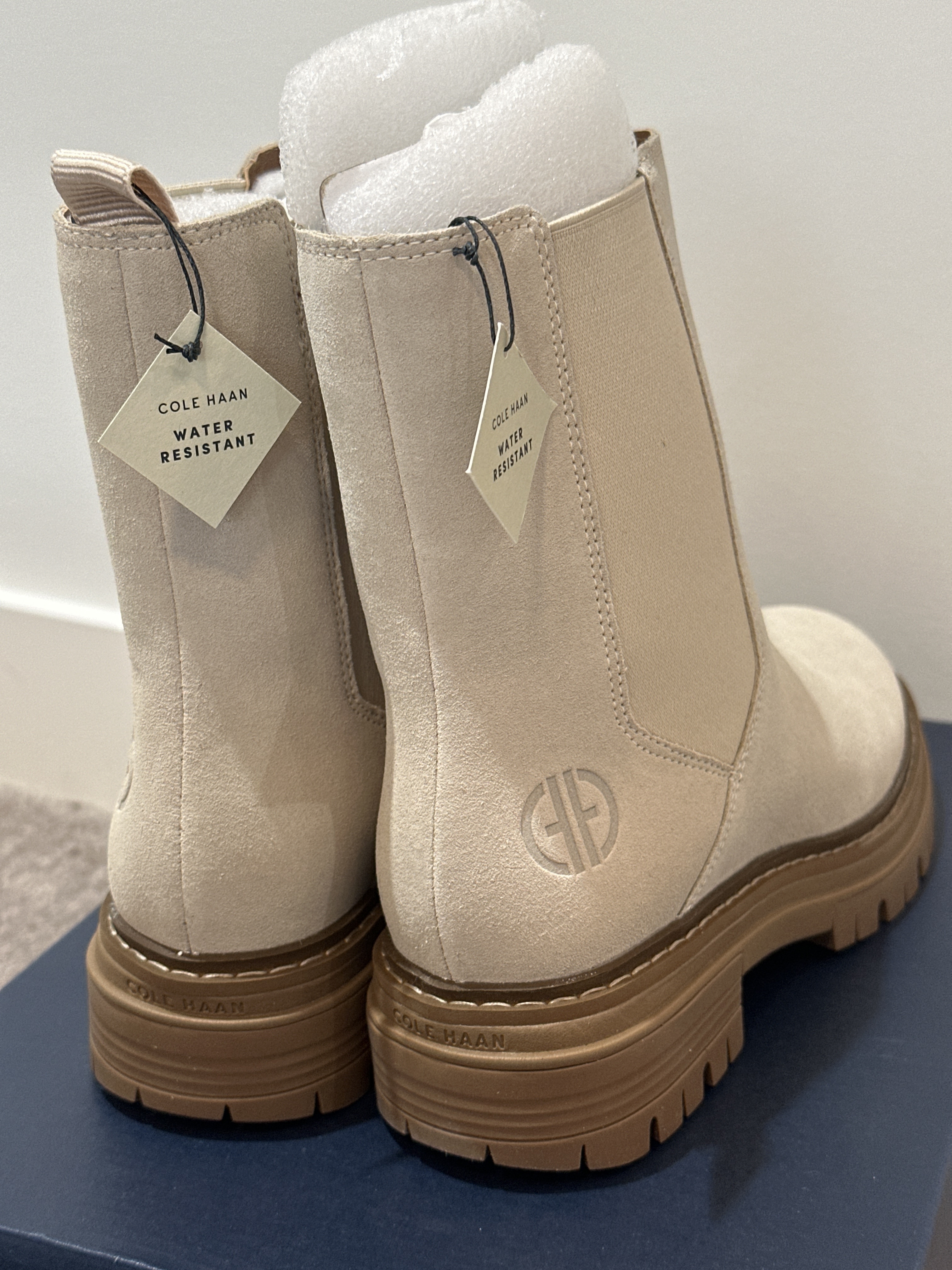 UQ70 Cole Haan 女裝 杏色麂皮短靴 Tahoe Featherfeel Chelsea Boot (US 6.5)