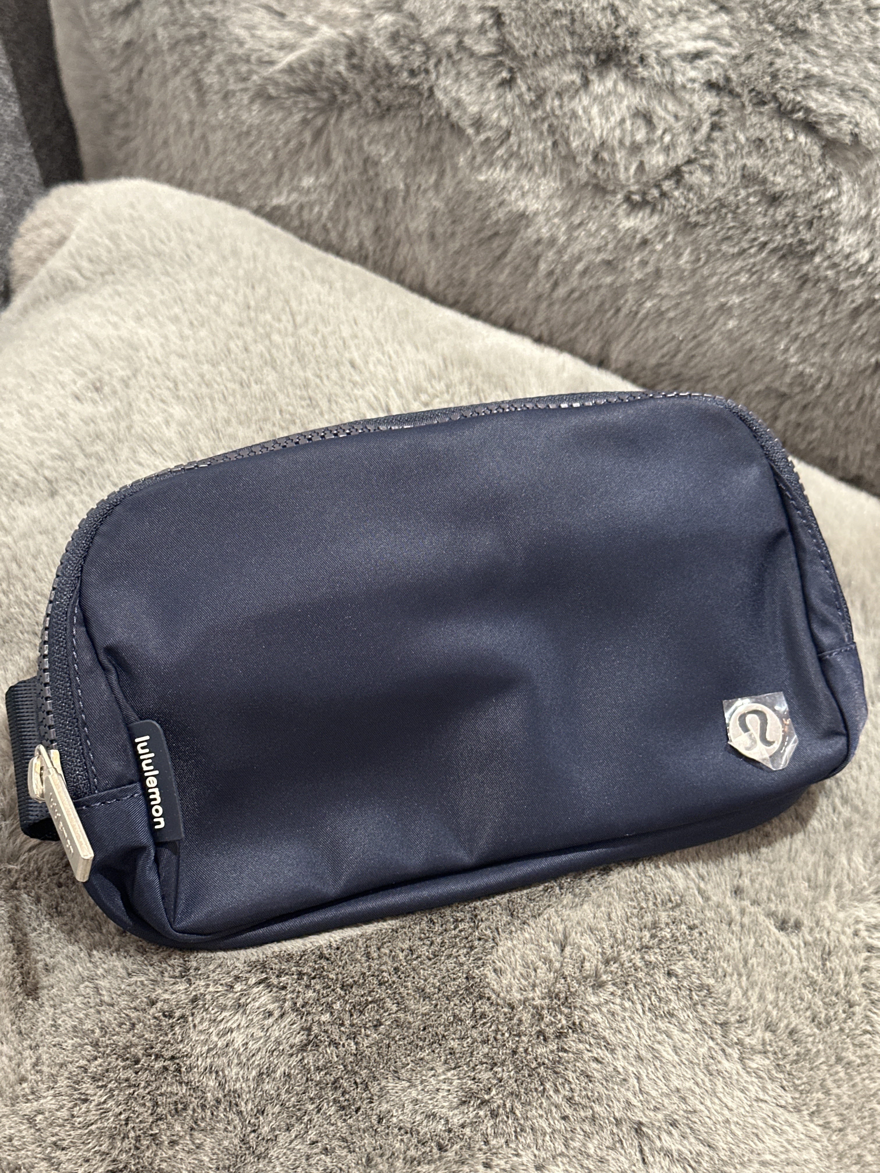 UQ66 Lululemon 深藍色腰包 Everywhere Belt Bag 1L