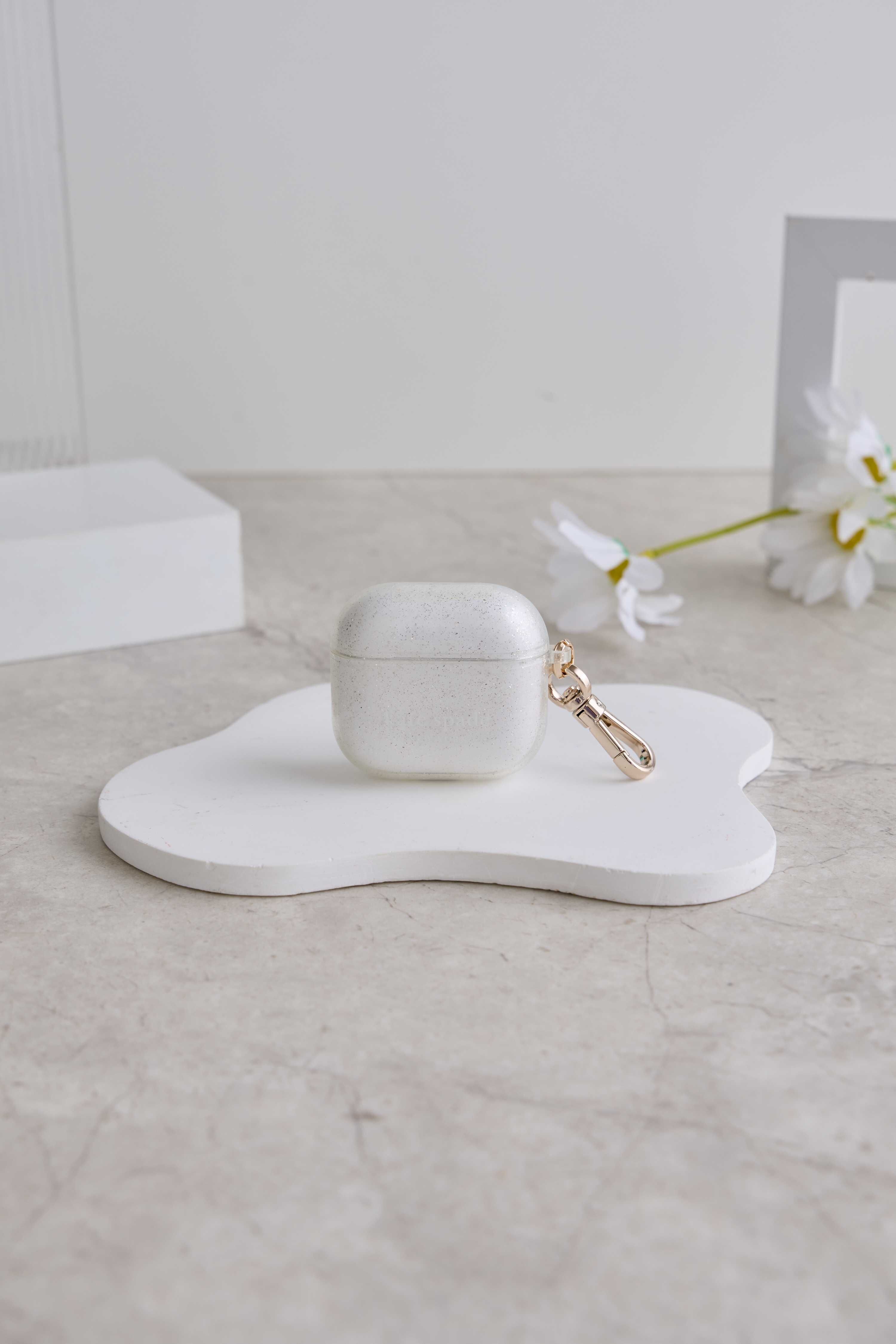 kate spade AirPods 4 耳機保護殼套 閃亮白