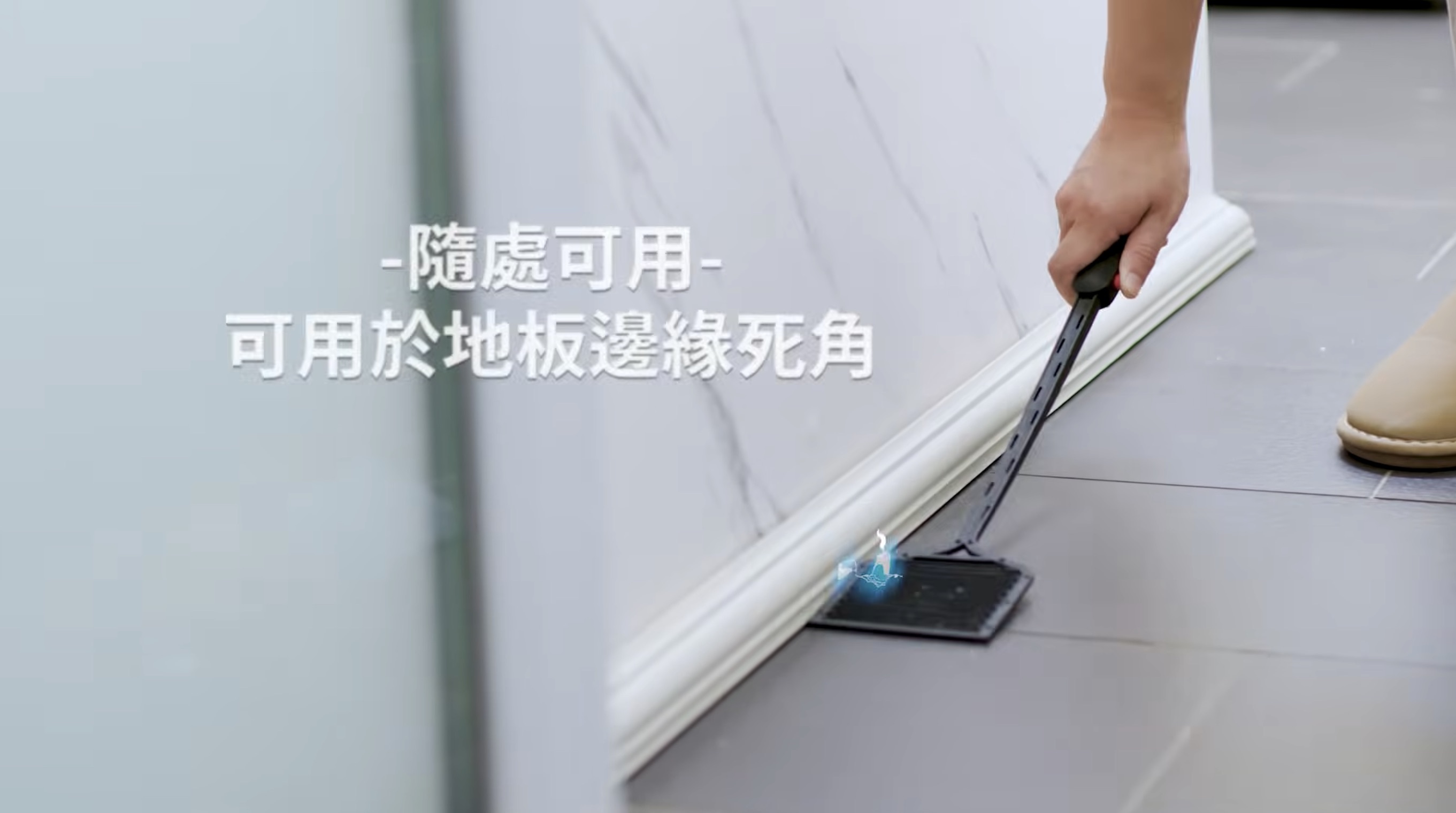 電蚊拍可彎 90 度、電蠅拍可彎 120 度示意圖