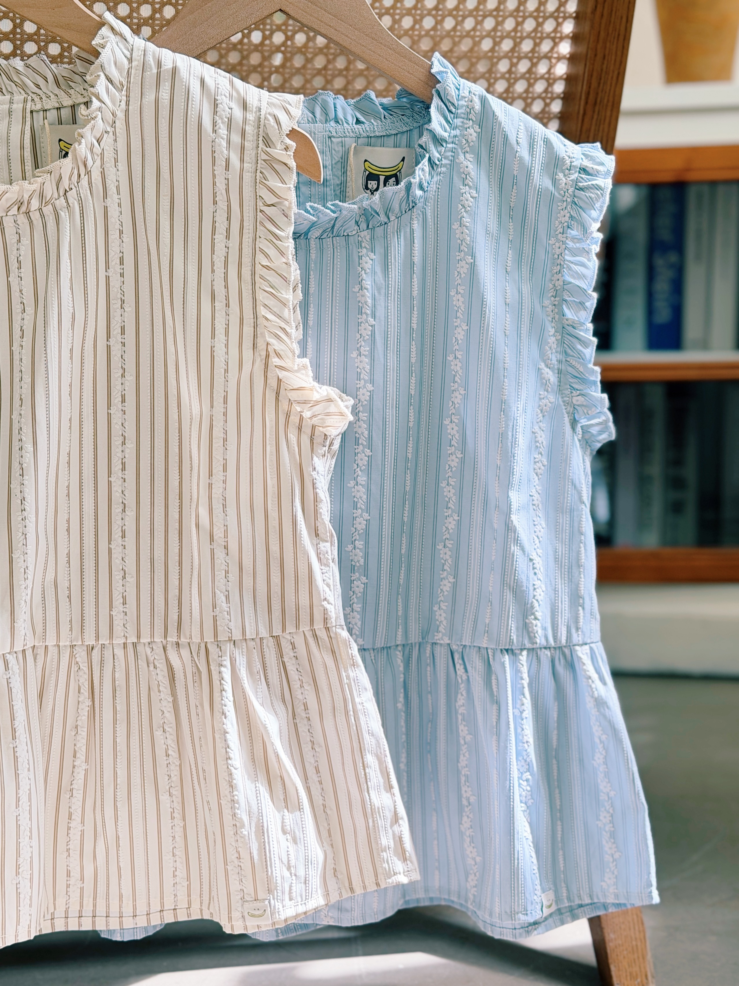 兩色 / 荷葉邊雕花細間紋背心 / Ruffled Floral Print Striped Peplum Top