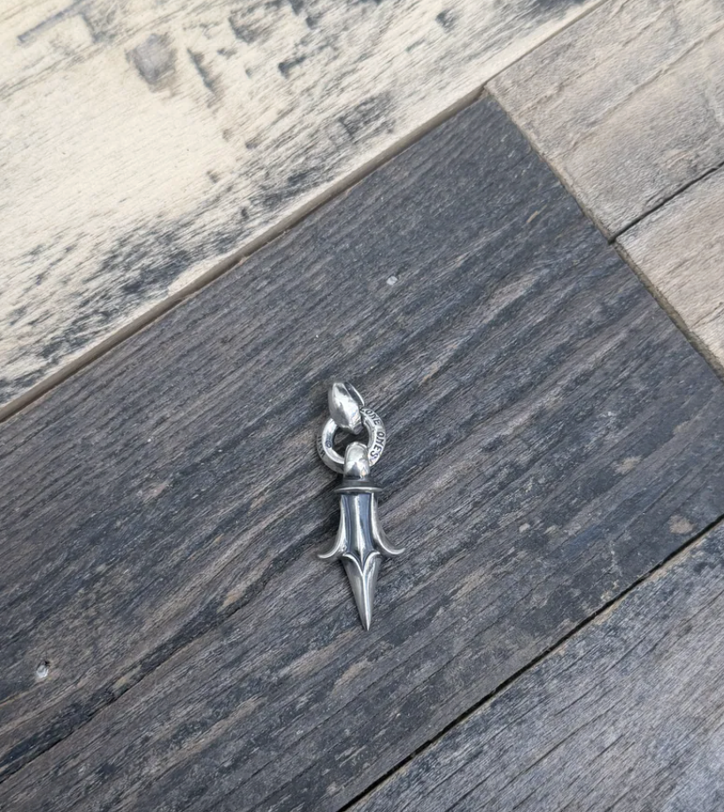 KO Pendant w/ Silk Link