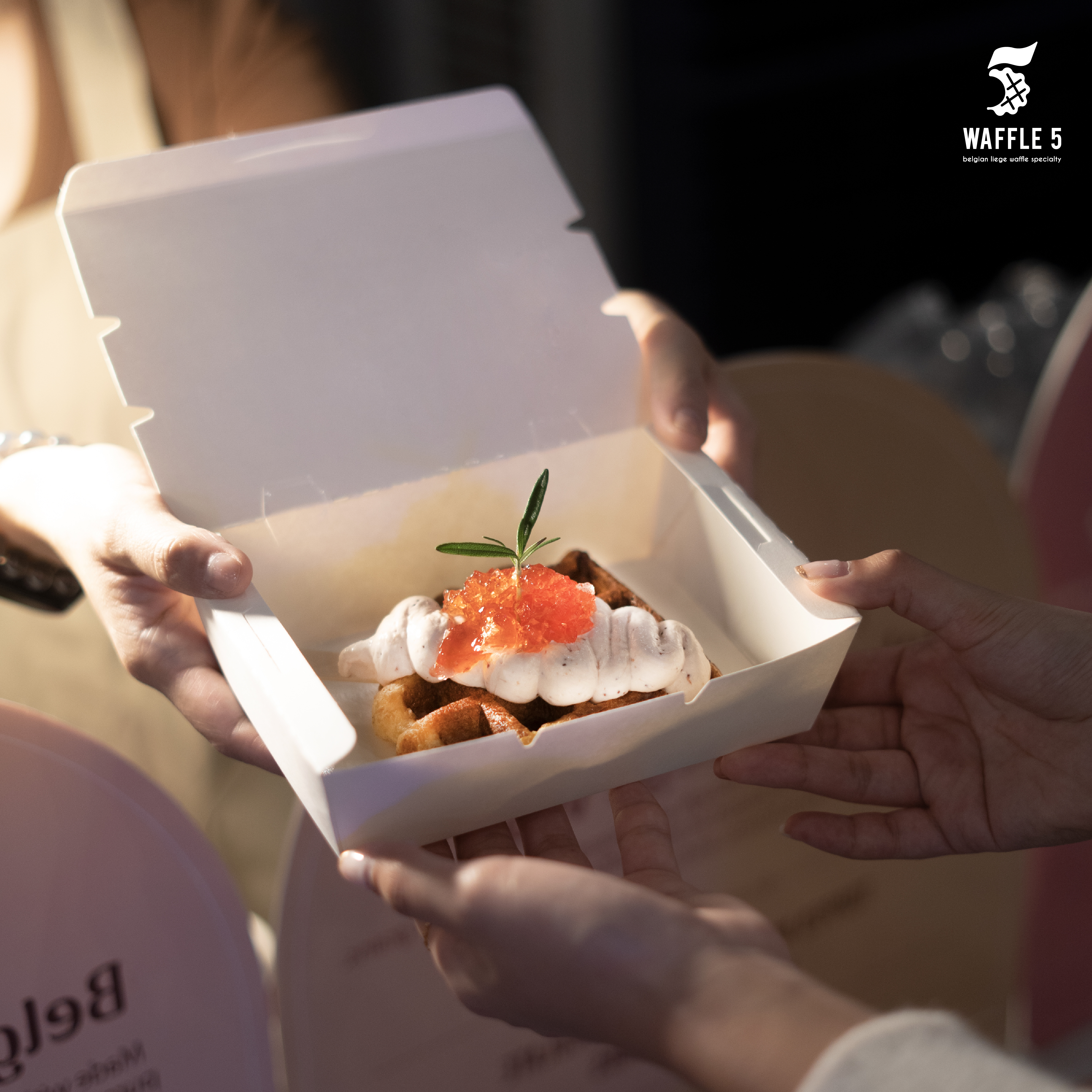 Waffle toppings untuk anak dengan Belgian Liege waffle dan buah
