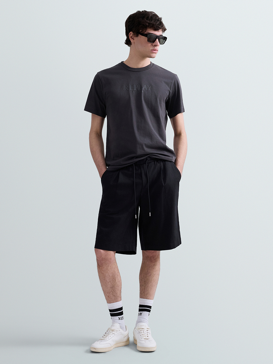 深灰色壓紋Logo純棉T-shirt