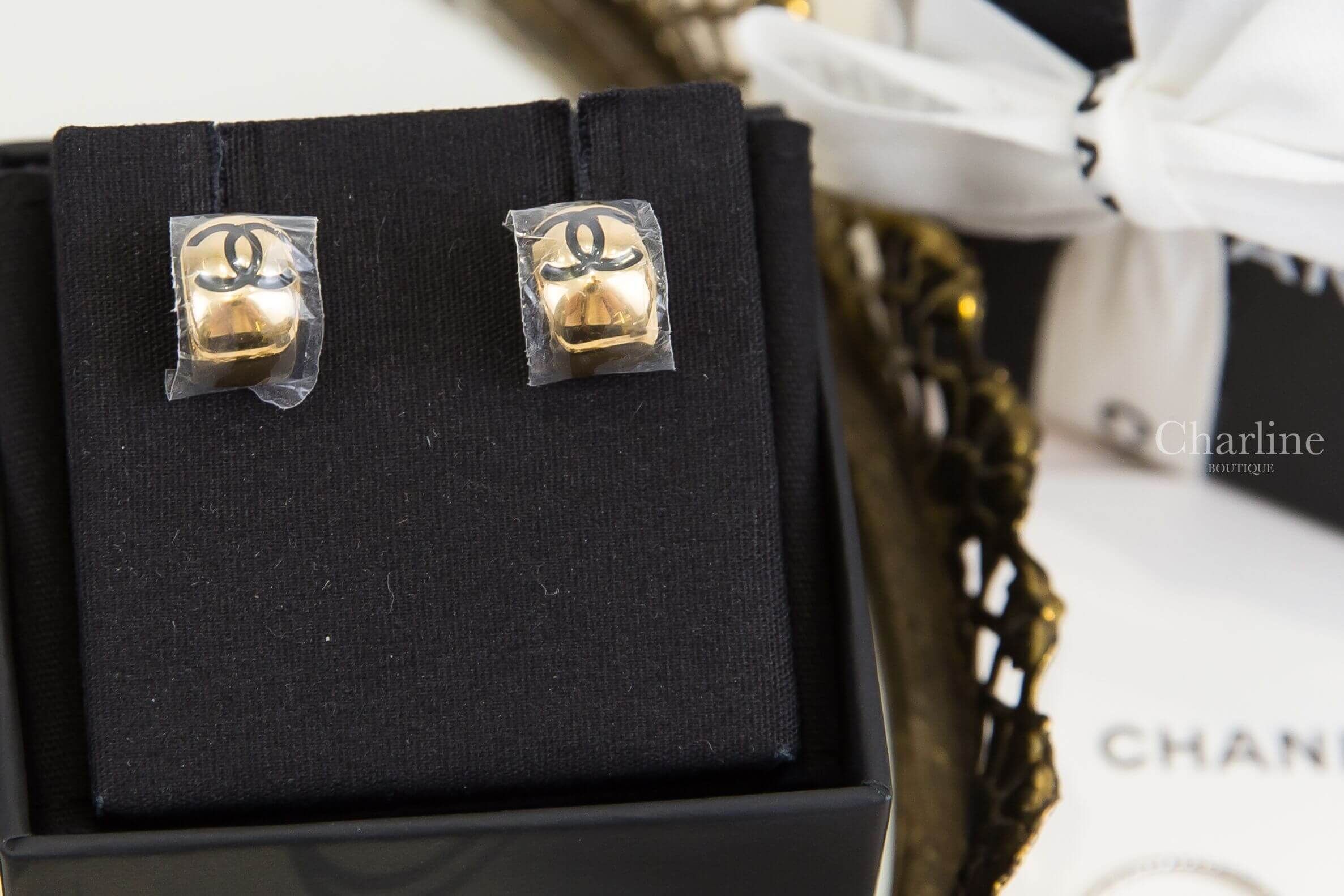 Chanel Stud Earrings 金色黑CC圓圈耳環-Charline Boutique 精品代購