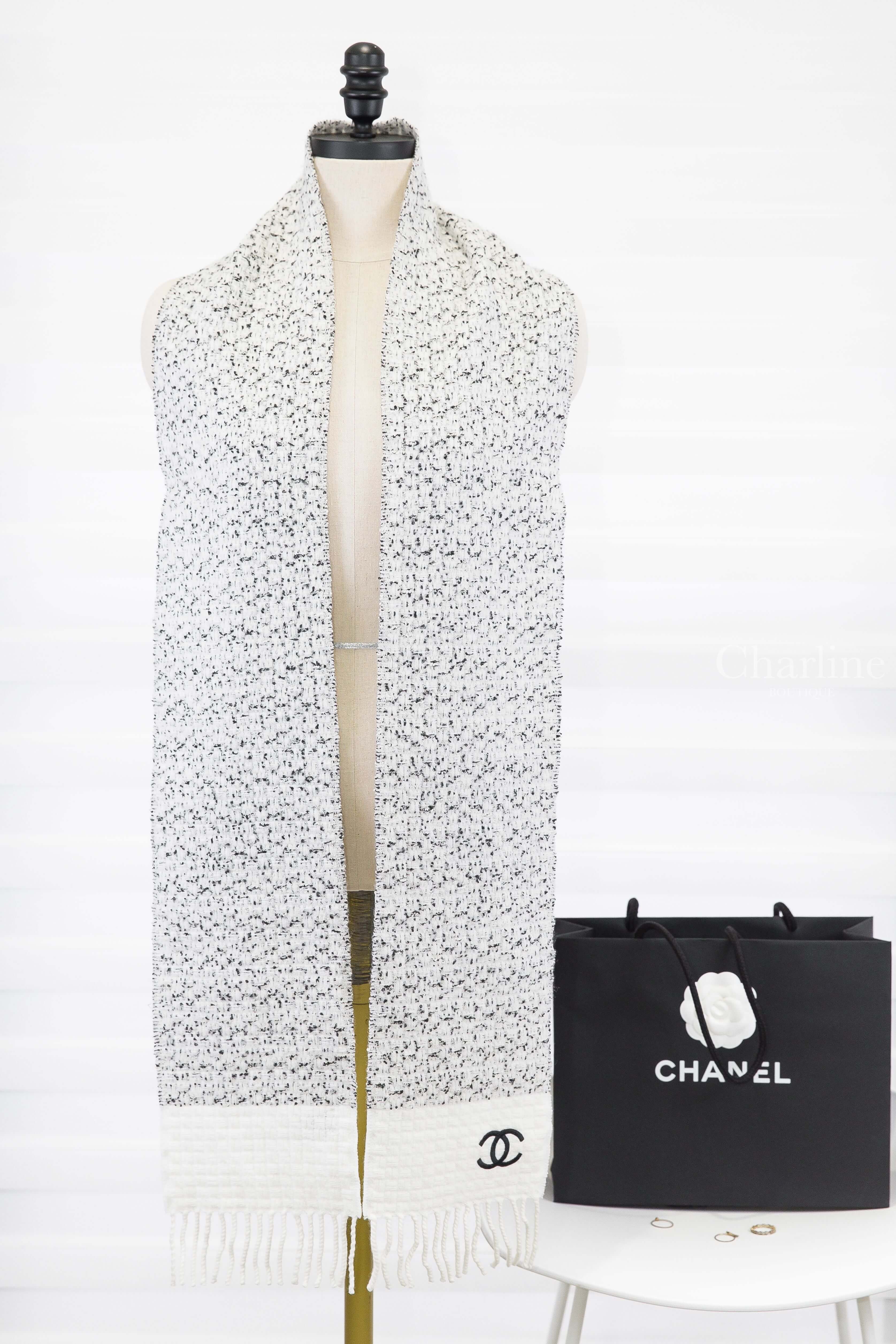 Chanel Scarf 黑白花呢拼白色格紋黑CC羊毛混喀什米爾棉質流蘇圍巾-Charline Boutique 精品代購