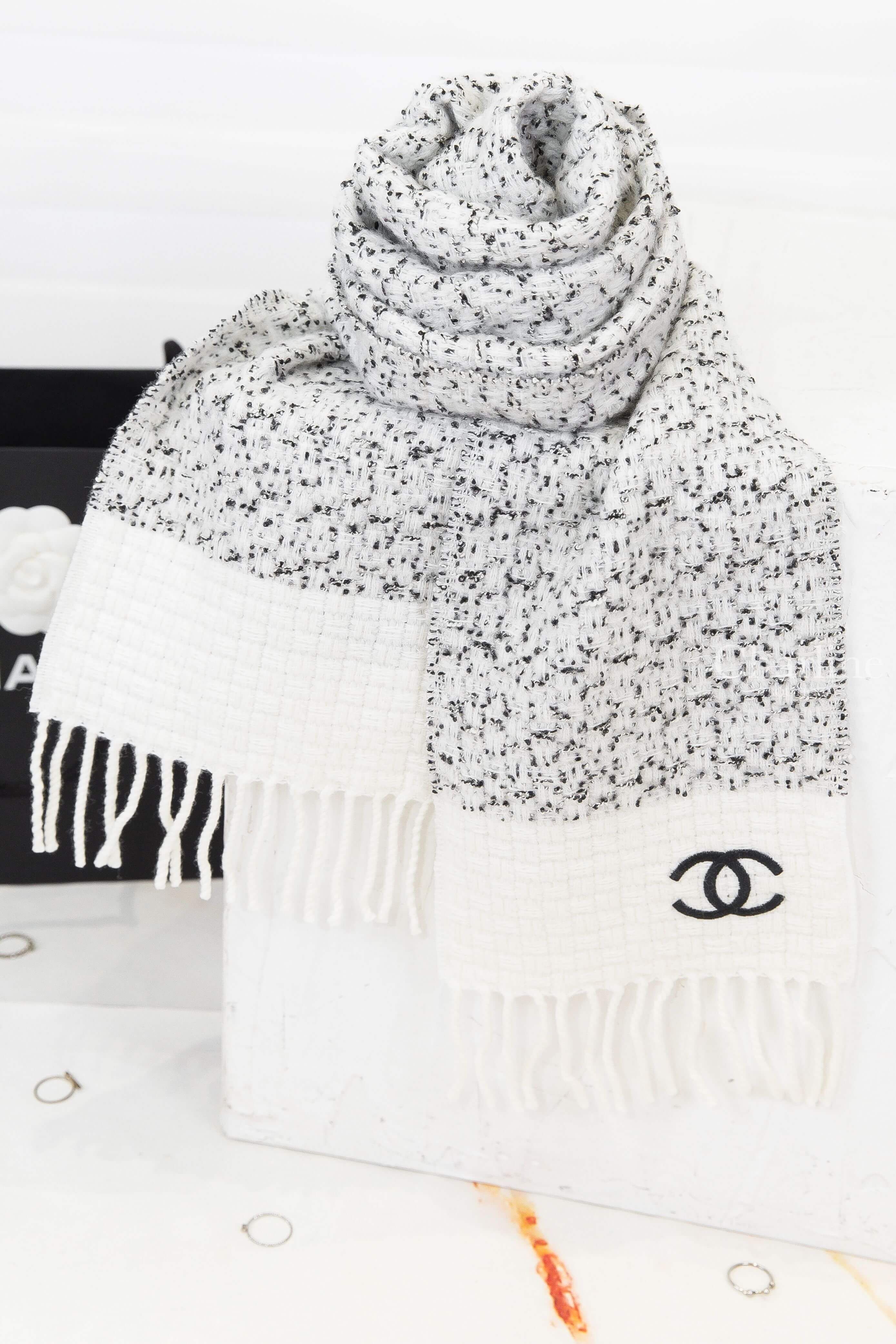 Chanel Scarf 黑白花呢拼白色格紋黑CC羊毛混喀什米爾棉質流蘇圍巾