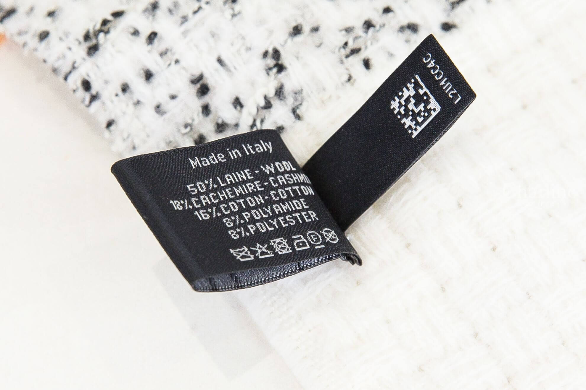 Chanel Scarf 黑白花呢拼白色格紋黑CC羊毛混喀什米爾棉質流蘇圍巾-Charline Boutique 精品代購