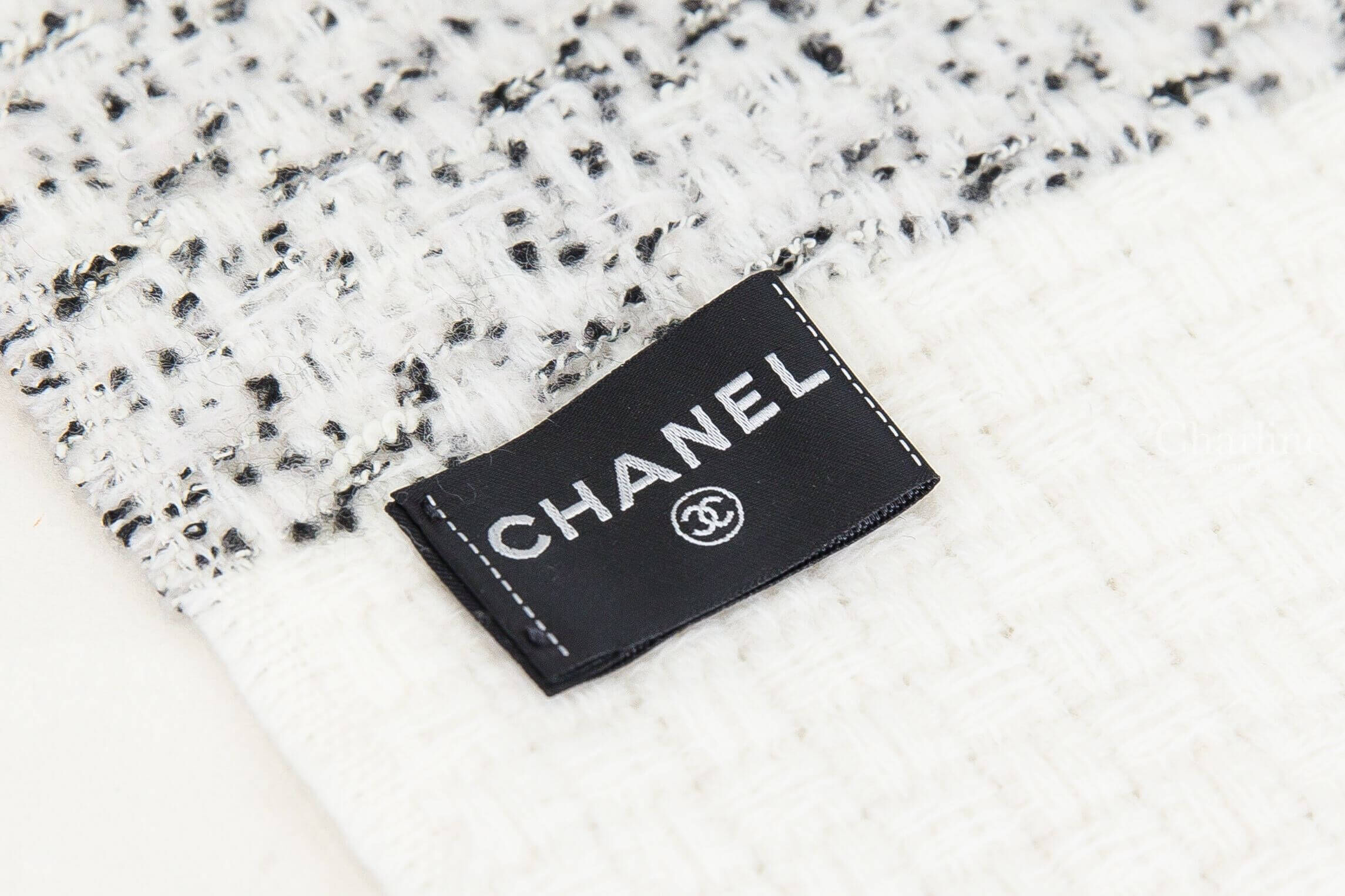Chanel Scarf 黑白花呢拼白色格紋黑CC羊毛混喀什米爾棉質流蘇圍巾-Charline Boutique 精品代購