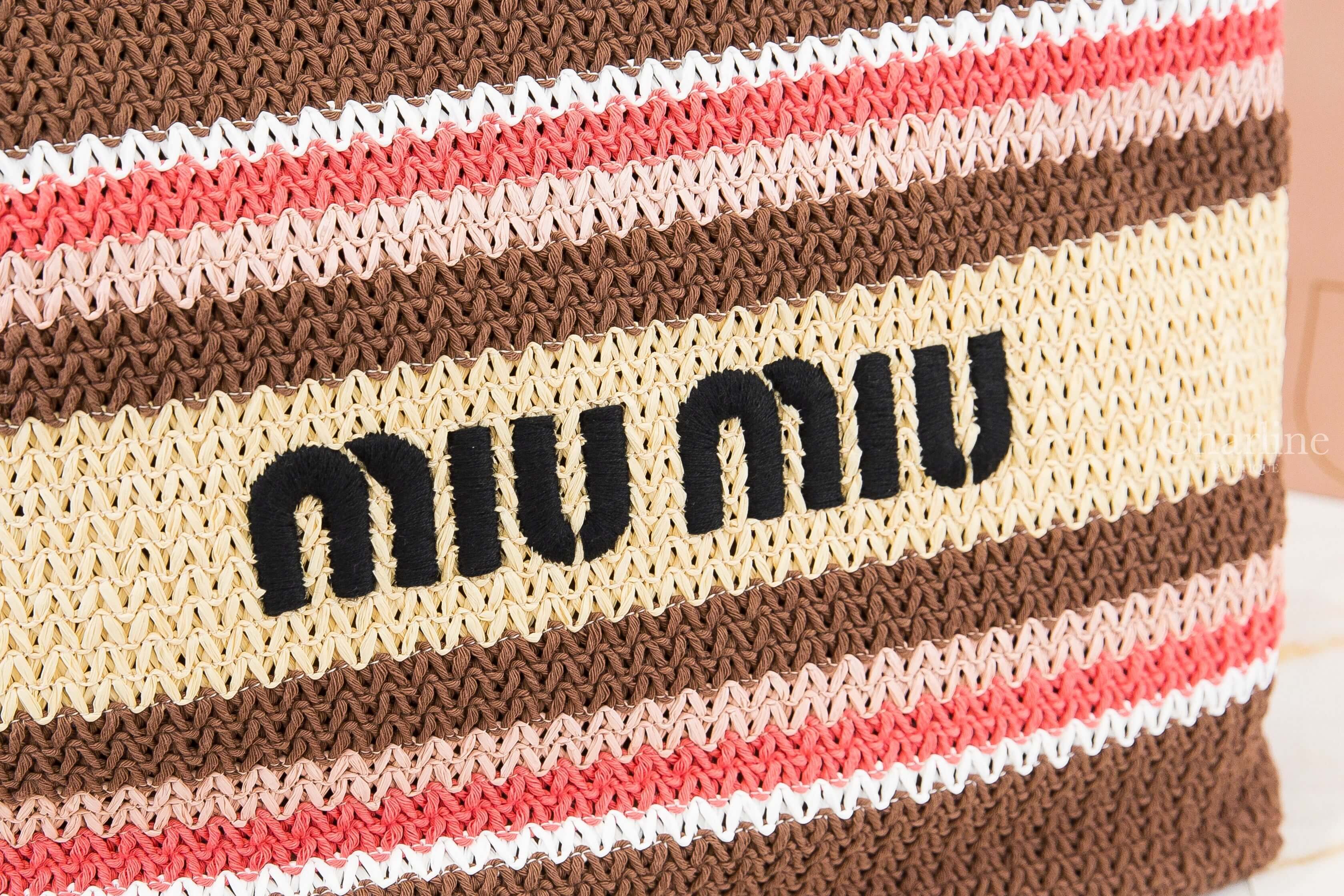 Miu Miu Raffia-Effect Woven Tote Bag 煙草色/草莓色/自然色編織刺繡黑字皮革提把再生棉質手提肩背托特包