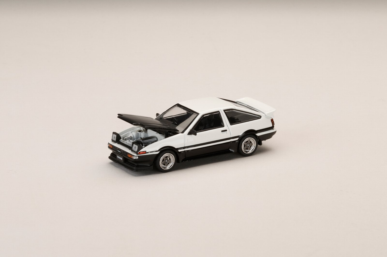 預訂:1/64 HOBBY JAPAN Toyota SPRINTER TRUENO GT APEX (AE86) Late Ver. JDM Style Carbon Bonnet WHITE BLACK (HJ647052WB)