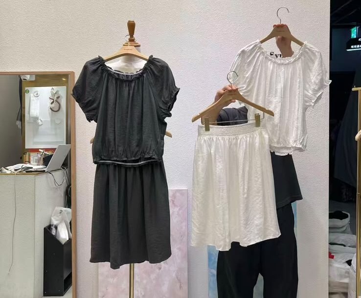 【限量】(1SET)   SY19 上身:胸46 長20 / 下身:腰25-48 HIP54 長22 $499