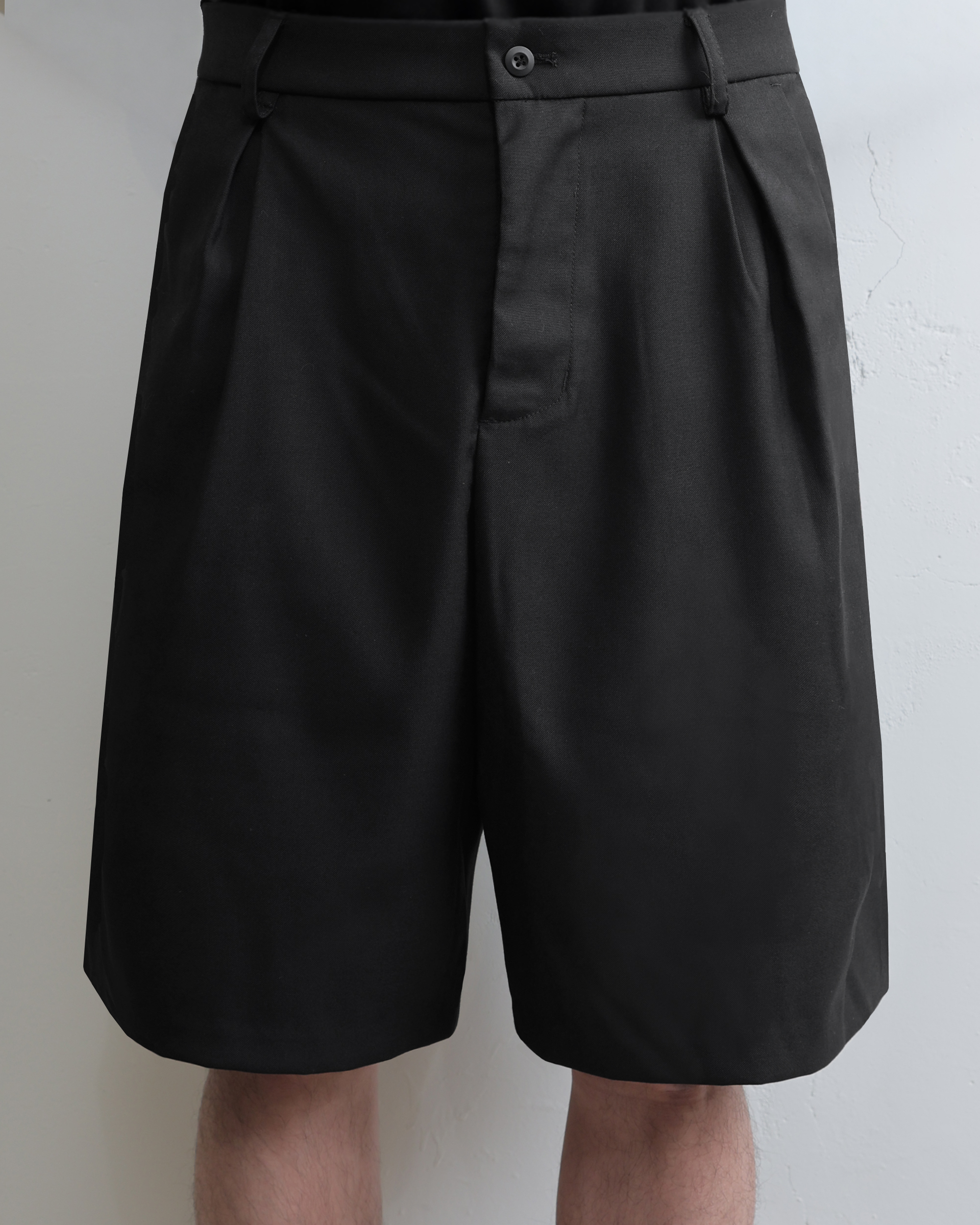 Anonymous Talking｜S26-P07 – Pleated Shorts (Black)