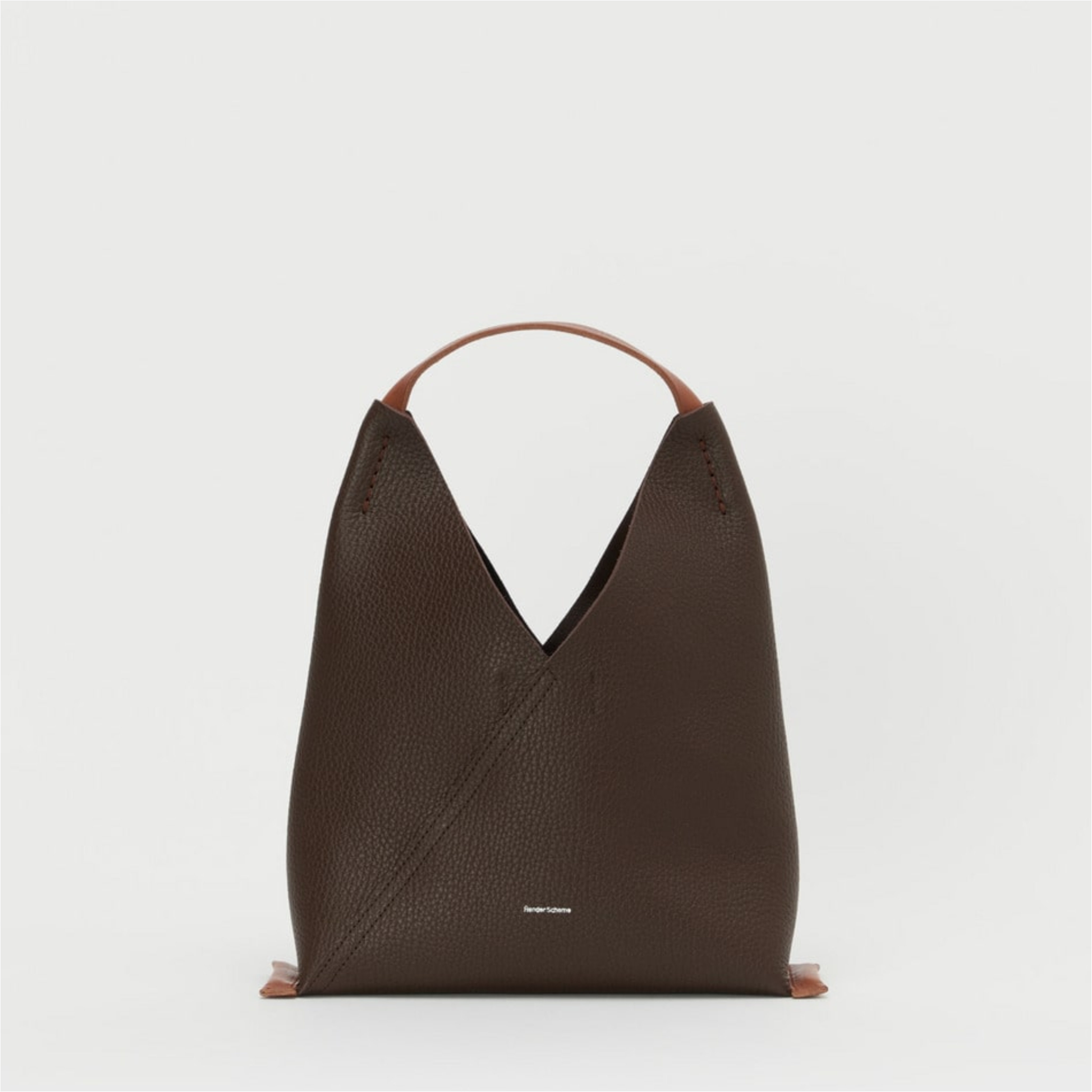 『日本連線中』2026SS Hender Scheme triangle bag 牛皮 皮革 三角 手提包 腋下包