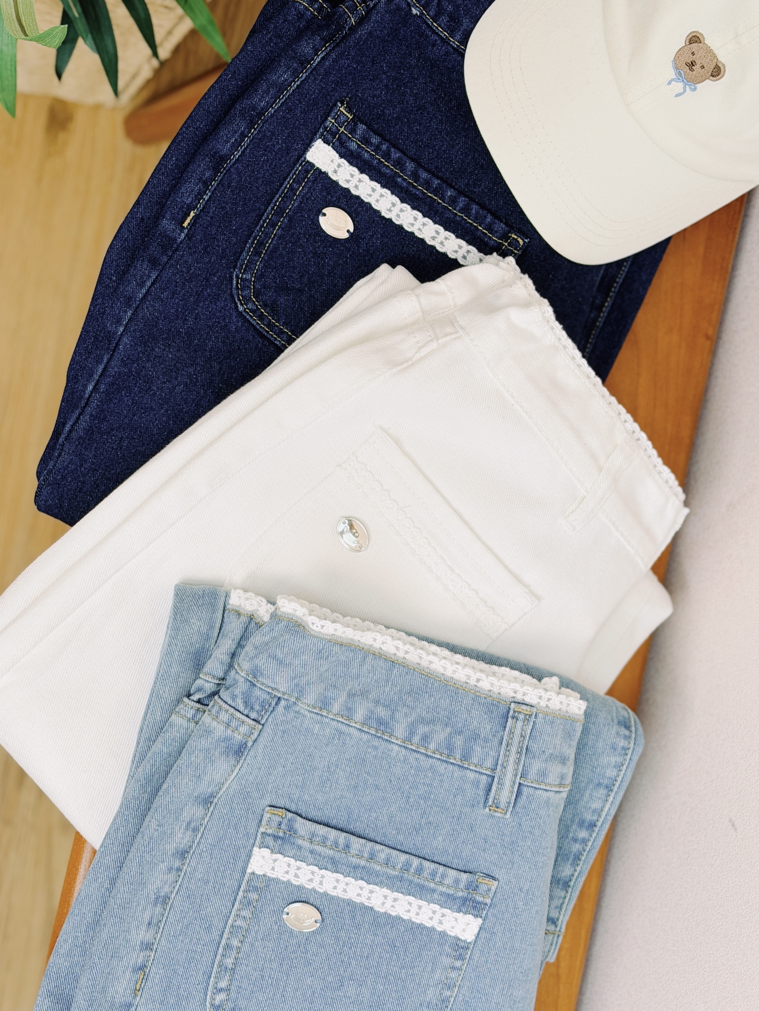 【新色加入🤍】三色 / 法式蕾絲仿貼袋牛仔長褲 / Lace-Trim Faux Pocket Straight Jeans