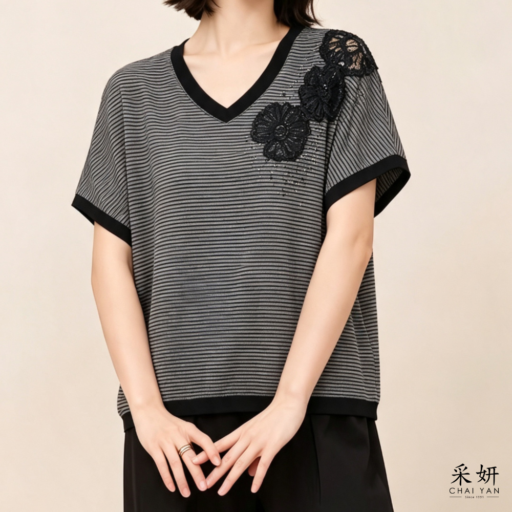 水鑽黑色蕾絲花卉V領短袖上衣