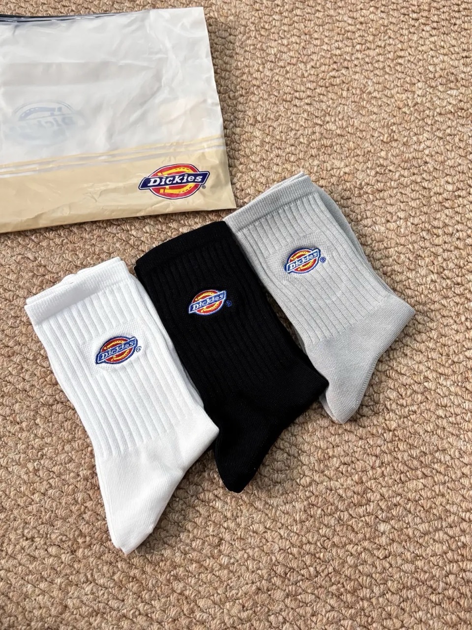 Dickies 刺繡LOGO 高彈性 棉質 中筒襪 一組三雙 白色 灰色 黑色 組合 / 預購