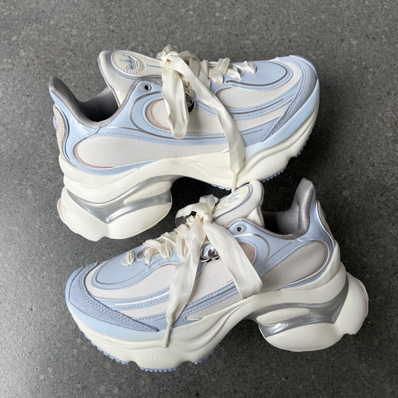 ADIDAS ORIGINALS OZVENUZ BABY藍 緞帶 月亮小吊飾 休閒 厚底增高 女鞋 LA3789