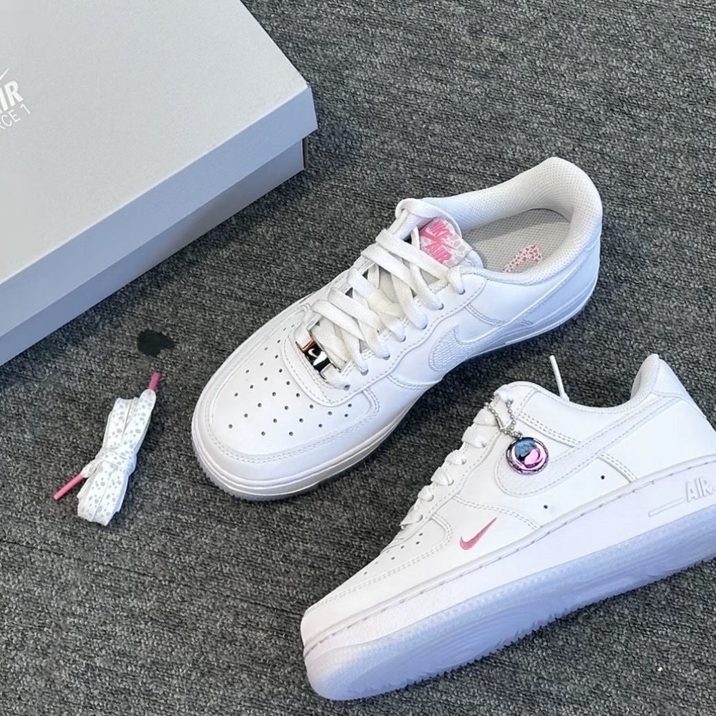 NIKE AIR FORCE 1 全白 粉小勾 休閒鞋 板鞋 女鞋 IV4453-100