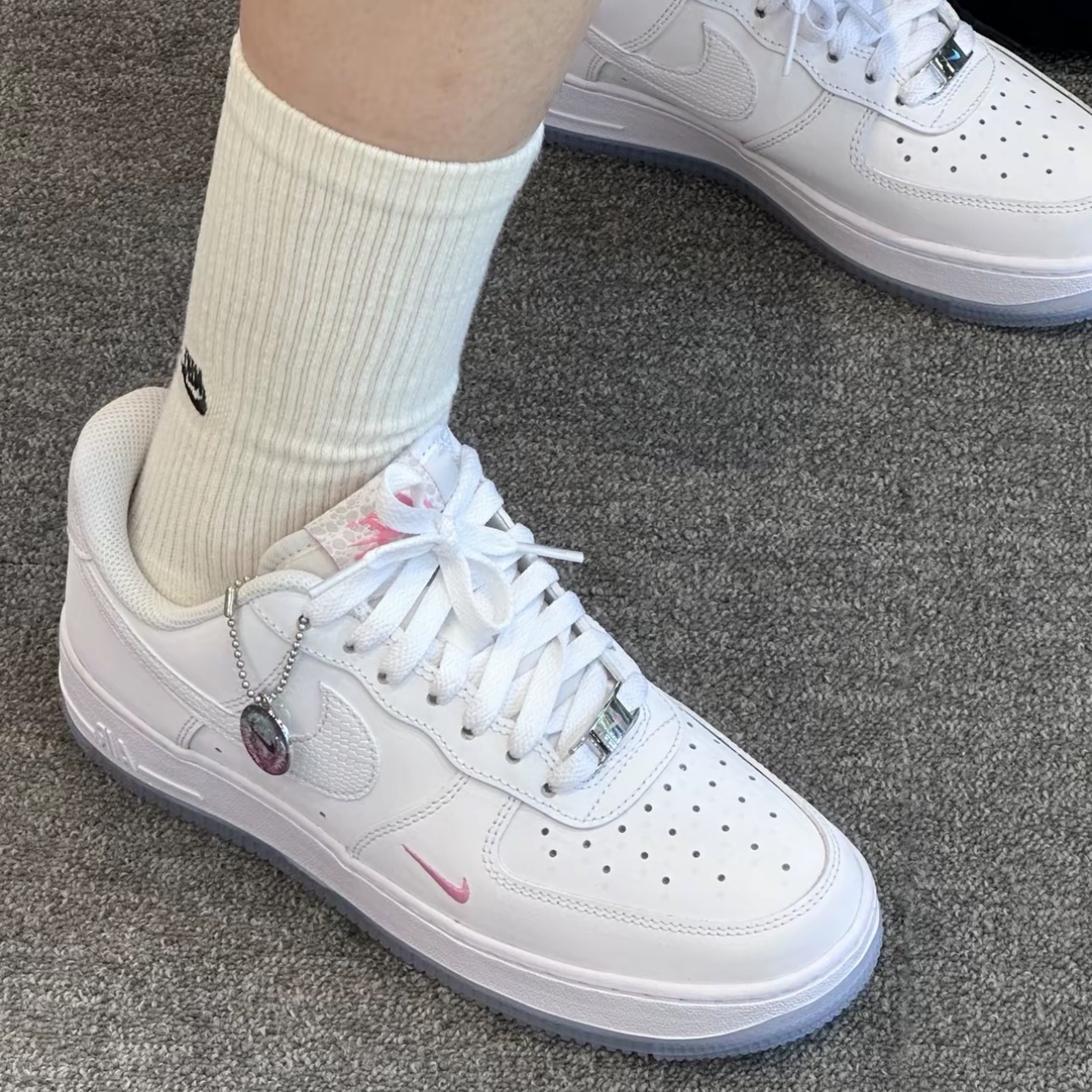 NIKE AIR FORCE 1 全白 粉小勾 休閒鞋 板鞋 女鞋 IV4453-100