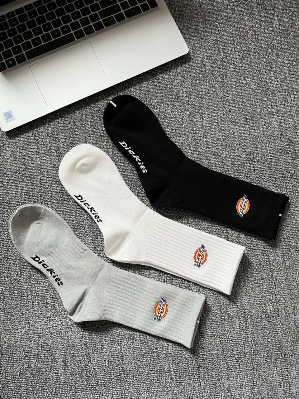 Dickies 立體LOGO 高彈性 棉質 長襪 一組三雙 白色 灰色 黑色 組合 / 預購