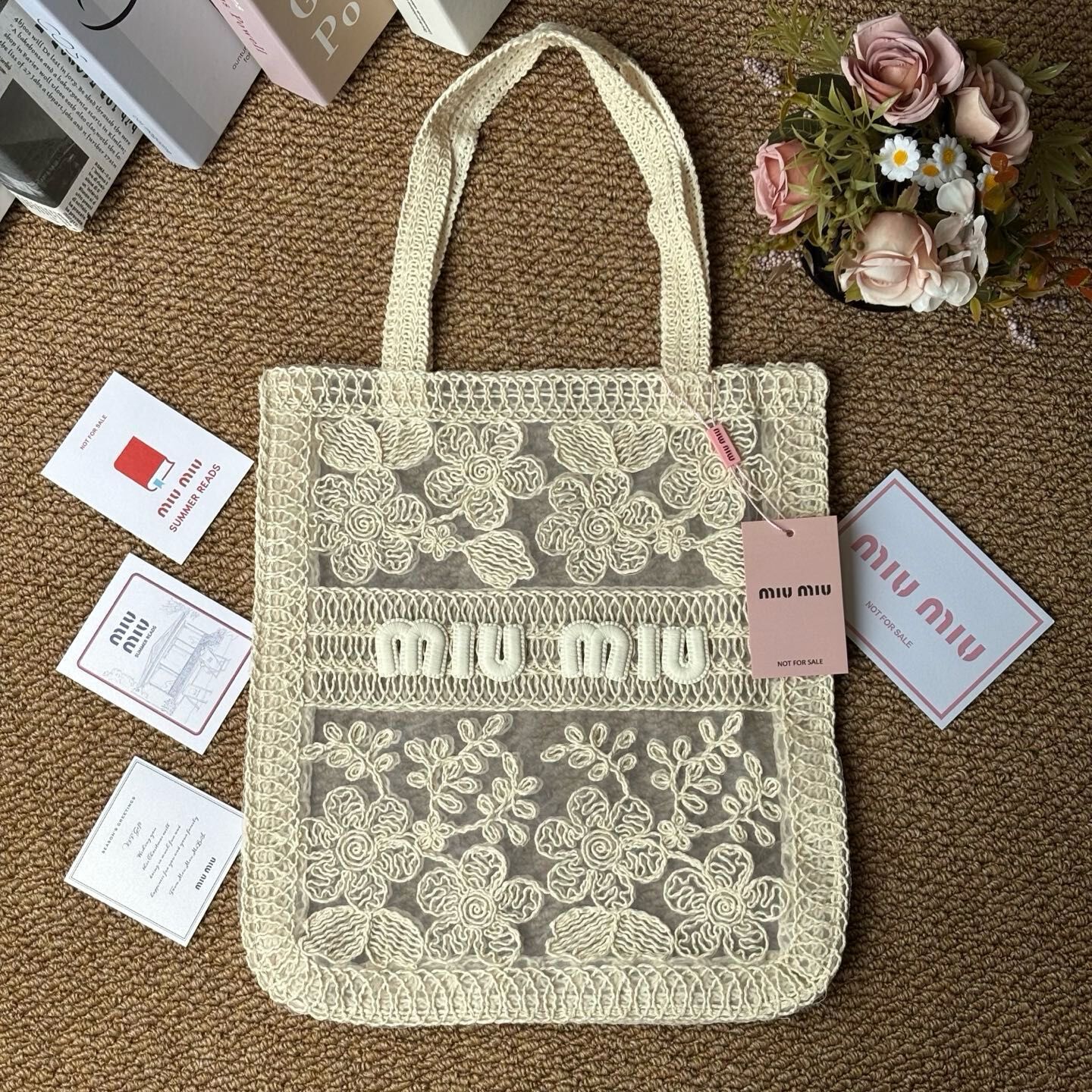 Miu Miu Summer Reads Lace 米白色鉤針刺繡贈品Tote
