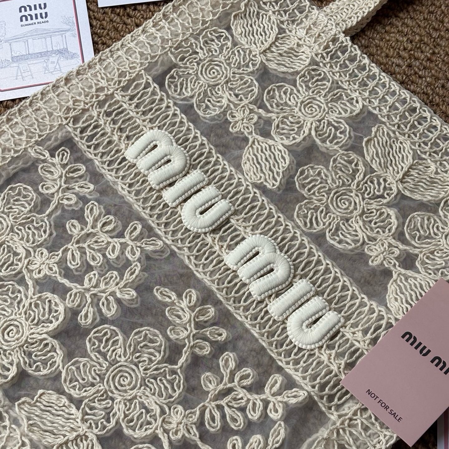 Miu Miu Summer Reads Lace 米白色鉤針刺繡贈品Tote
