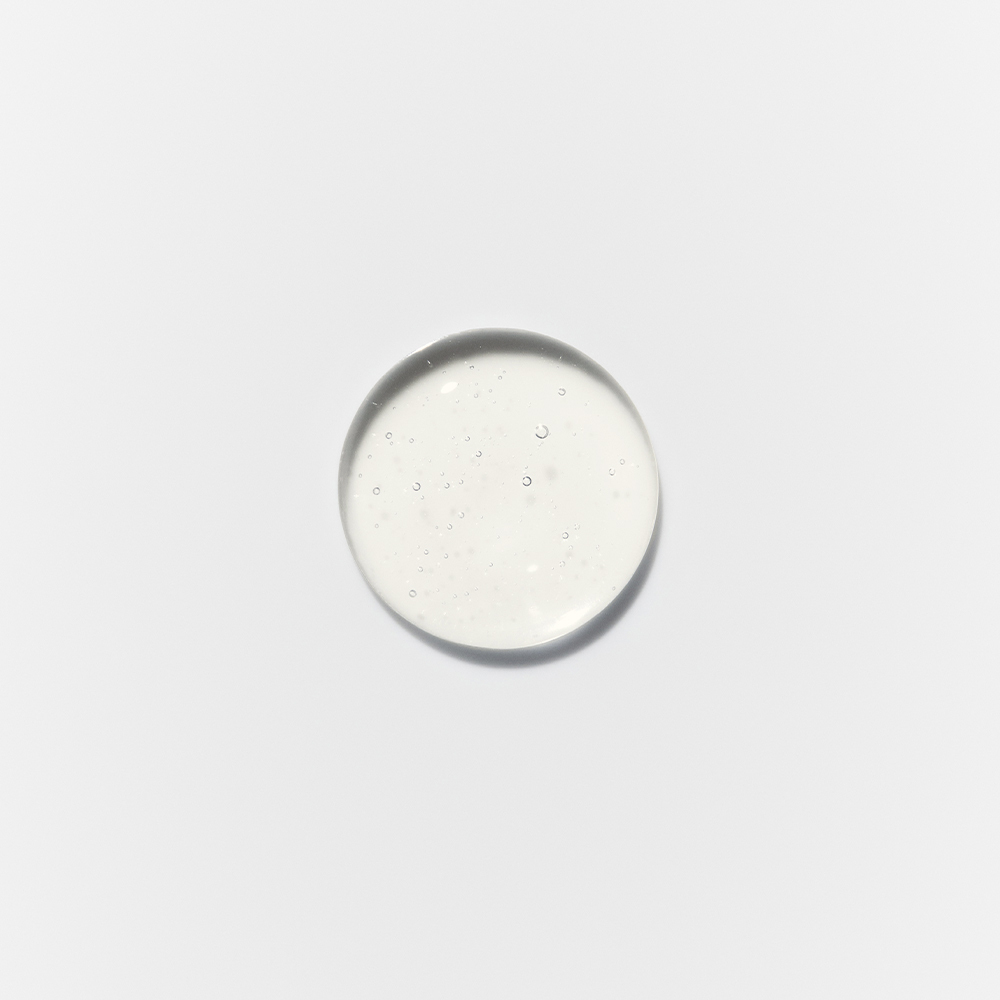 nomel 10% B3 油水平衡精華內料顏色特寫，淡黃色植萃精華質地展示