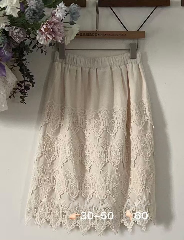MC10   高質LACE裙  腰23-38 HIP 47  長23.5 $499