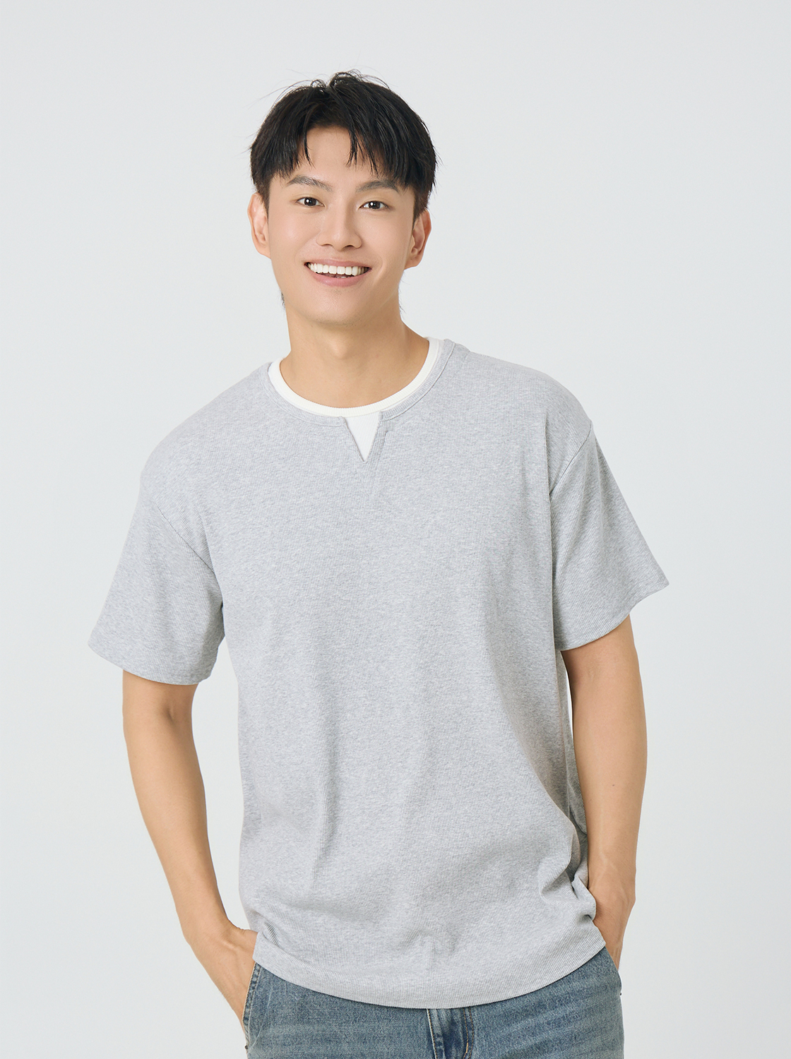 小V領造型假兩件短TEE