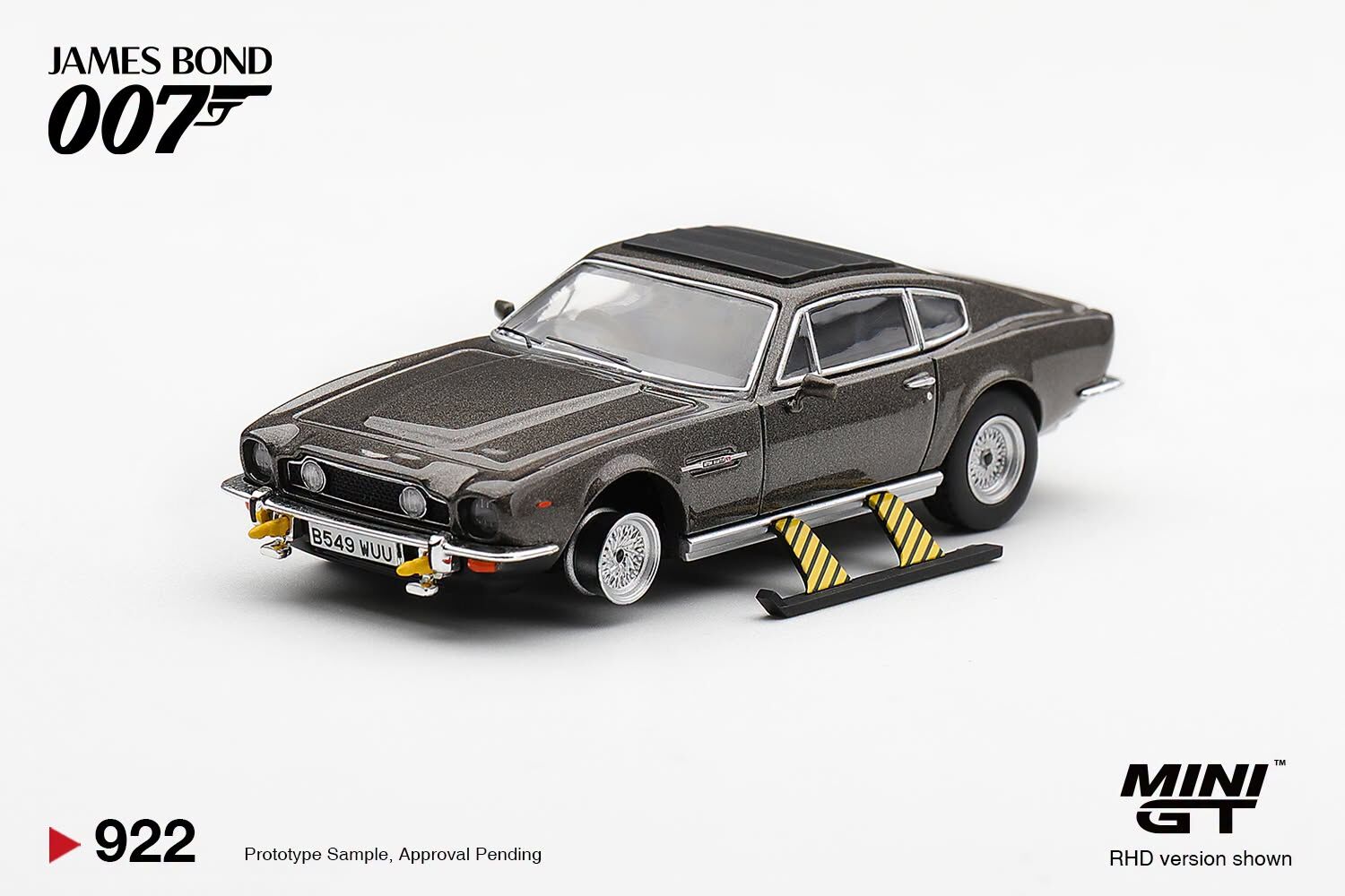 [預訂] Mini GT #922-007E 雅士頓馬田Aston Martin V8 Vantage  《007：黎明生機》 武器展開 / 英文版海報背卡
