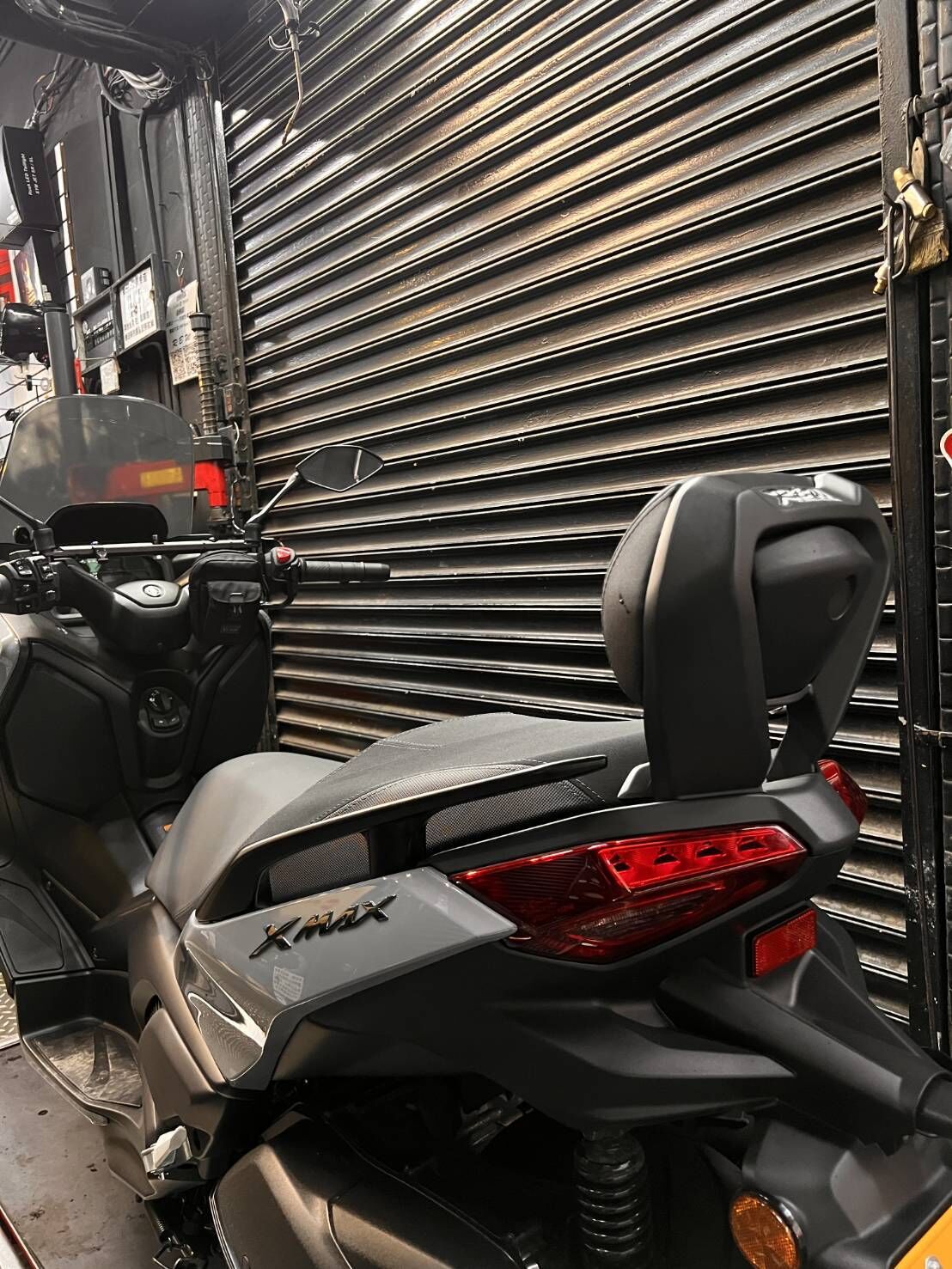 【DIMOTIV】 YAMAHA XMAX300 17-26 後靠背