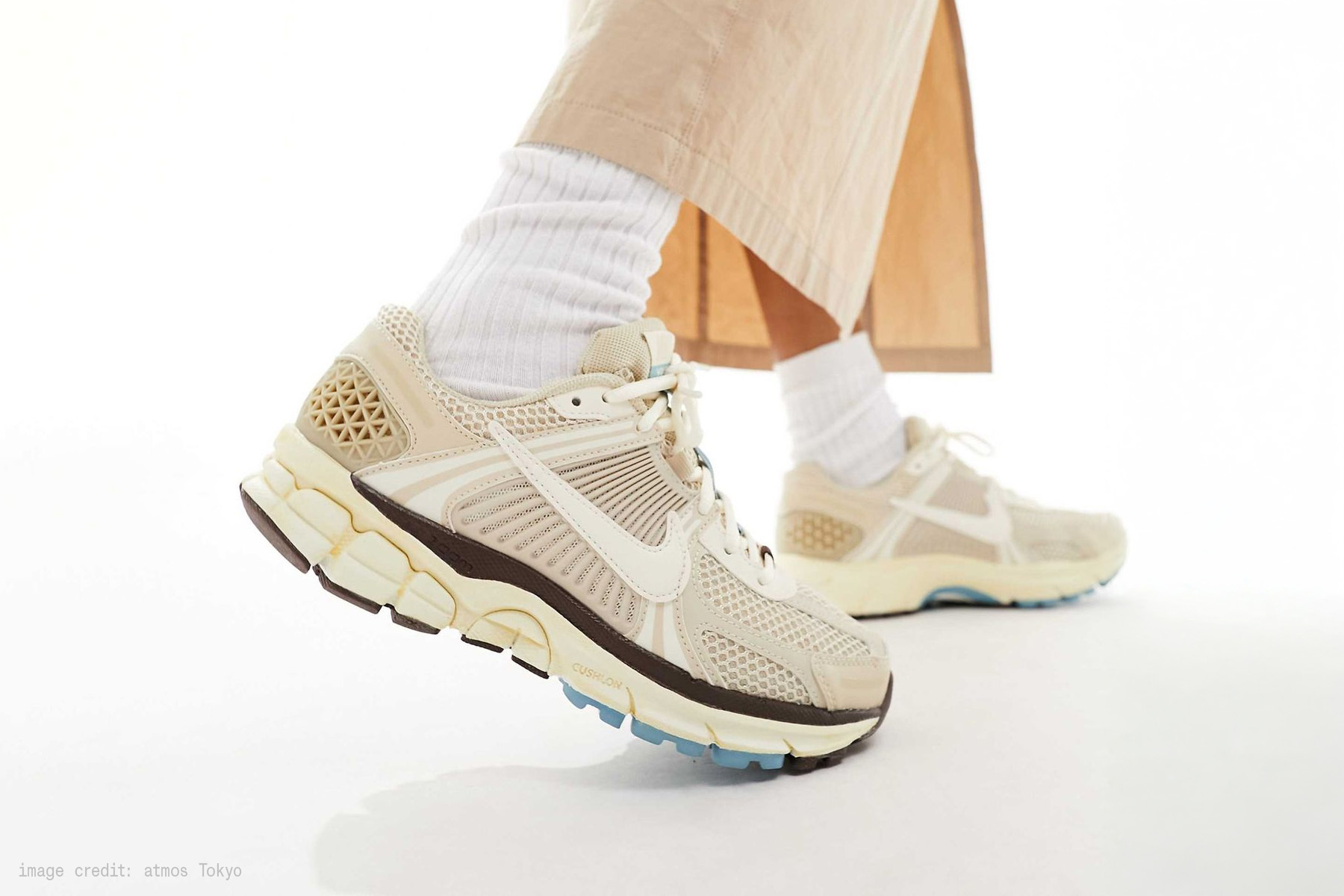 國民跑鞋 Nike Zoom Vomero 5 完美融入都會日常，各種風格輕鬆駕馭